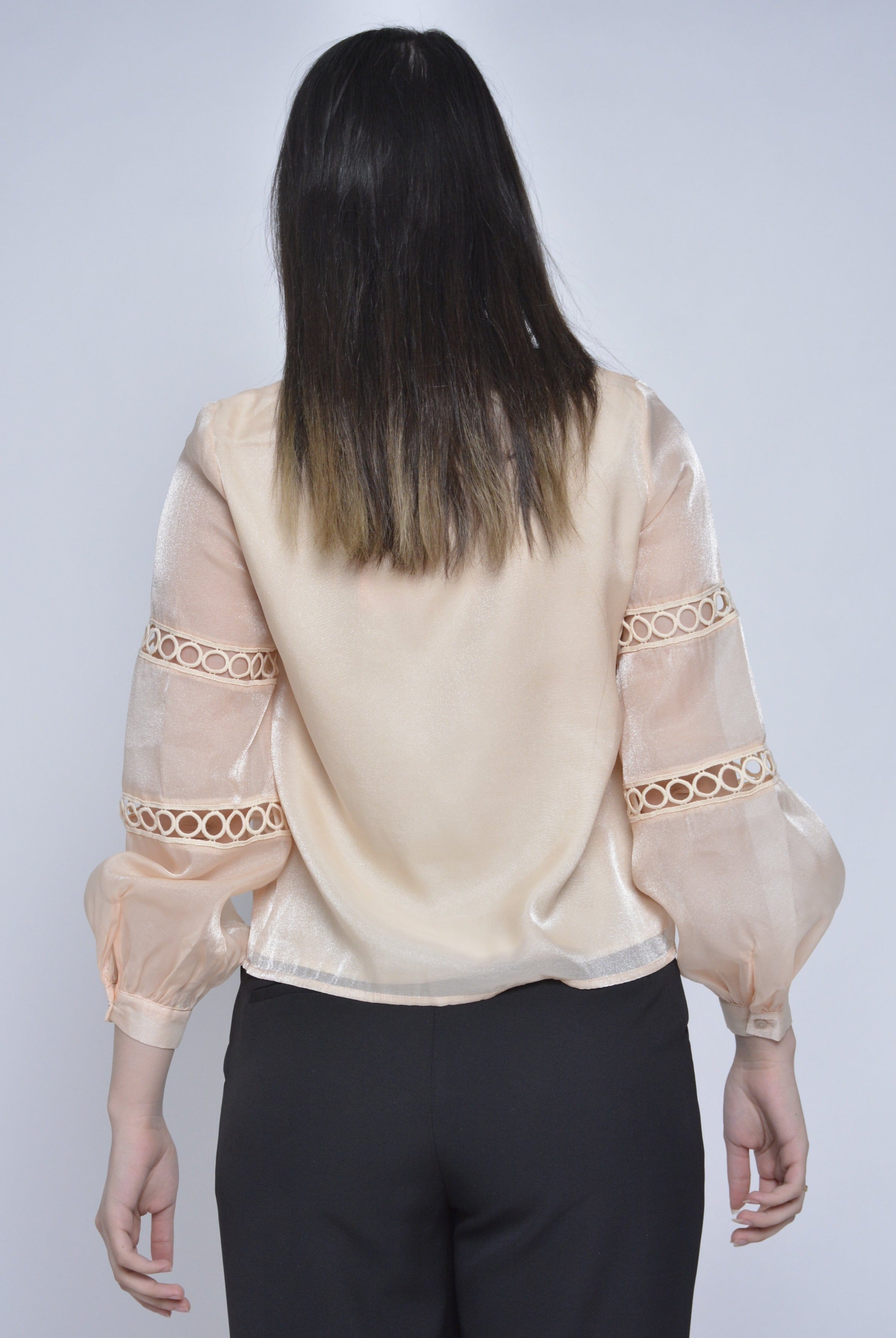 نتشي بلوزة كلاسيك سادة بأكمام شفافة