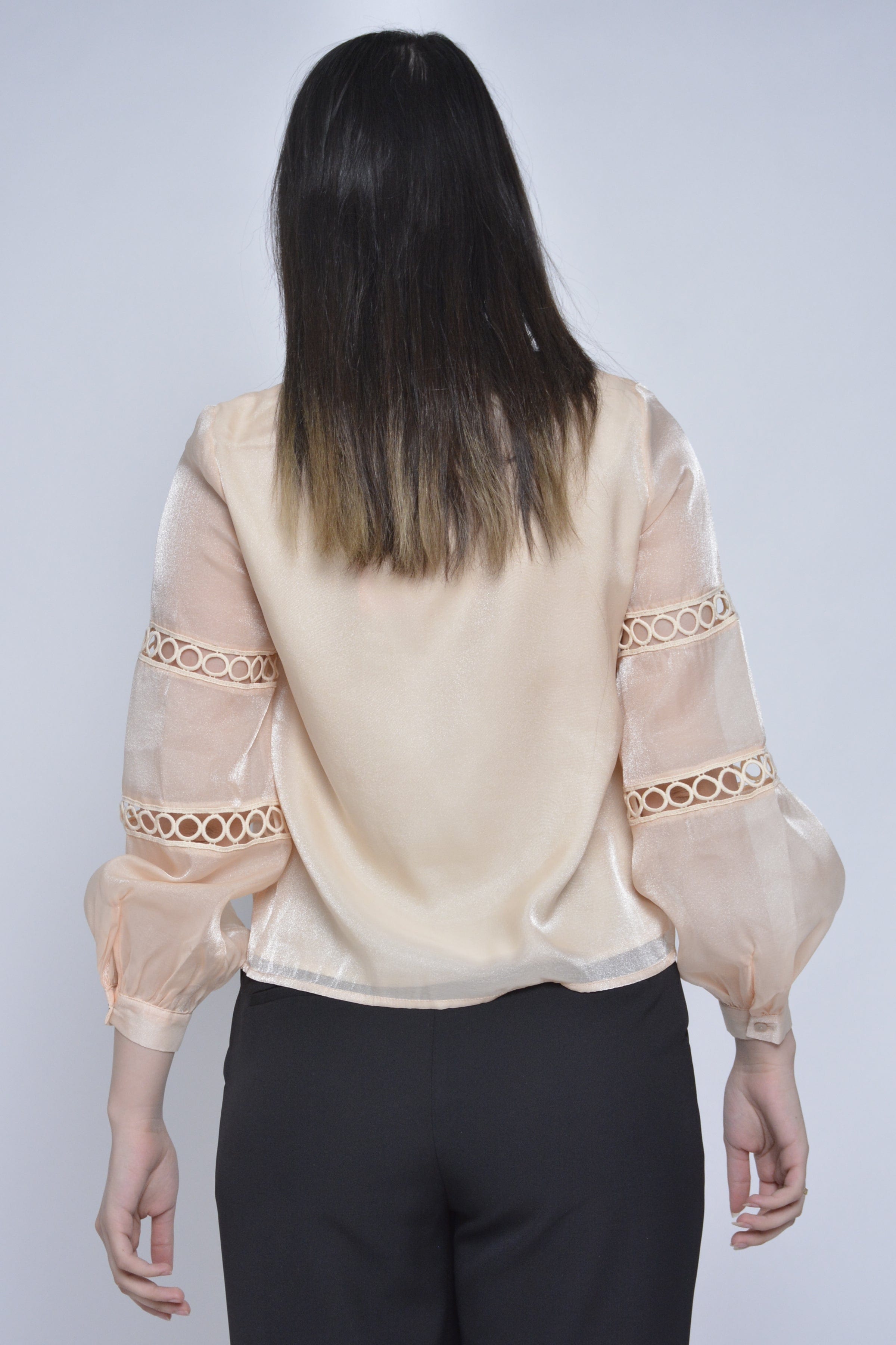 نتشي بلوزة كلاسيك سادة بأكمام شفافة