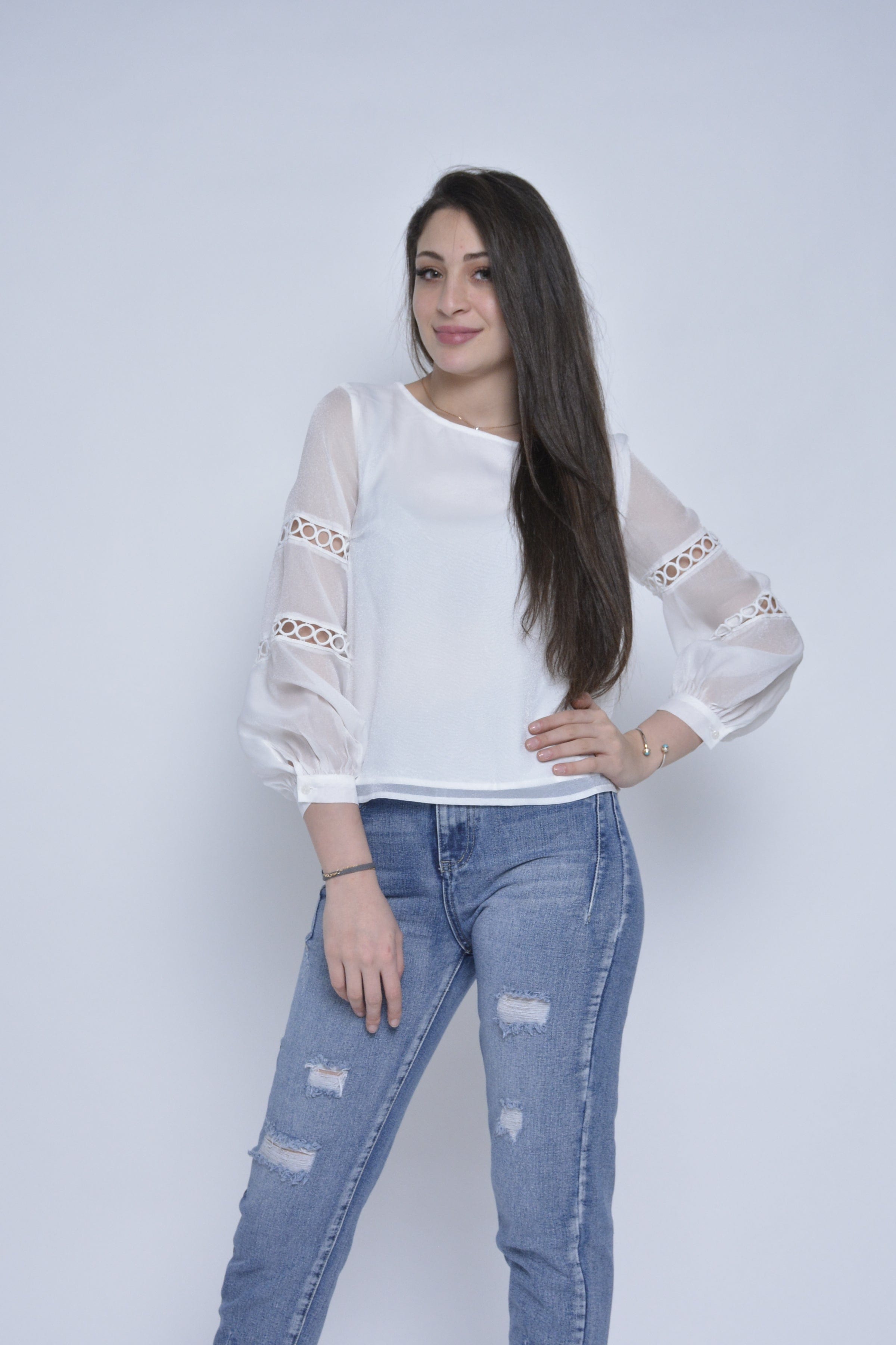 نتشي بلوزة كلاسيك سادة بأكمام شفافة