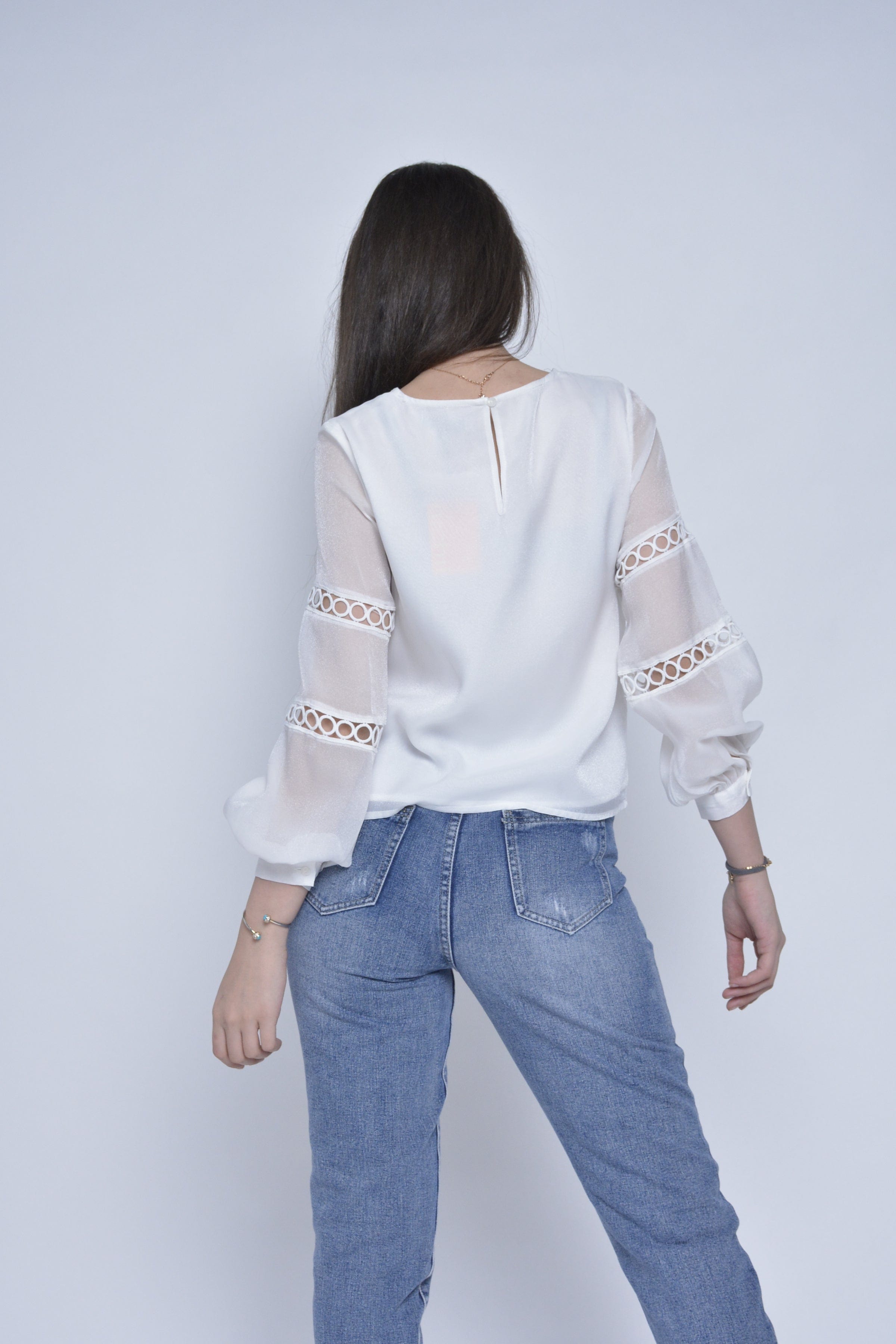 نتشي بلوزة كلاسيك سادة بأكمام شفافة