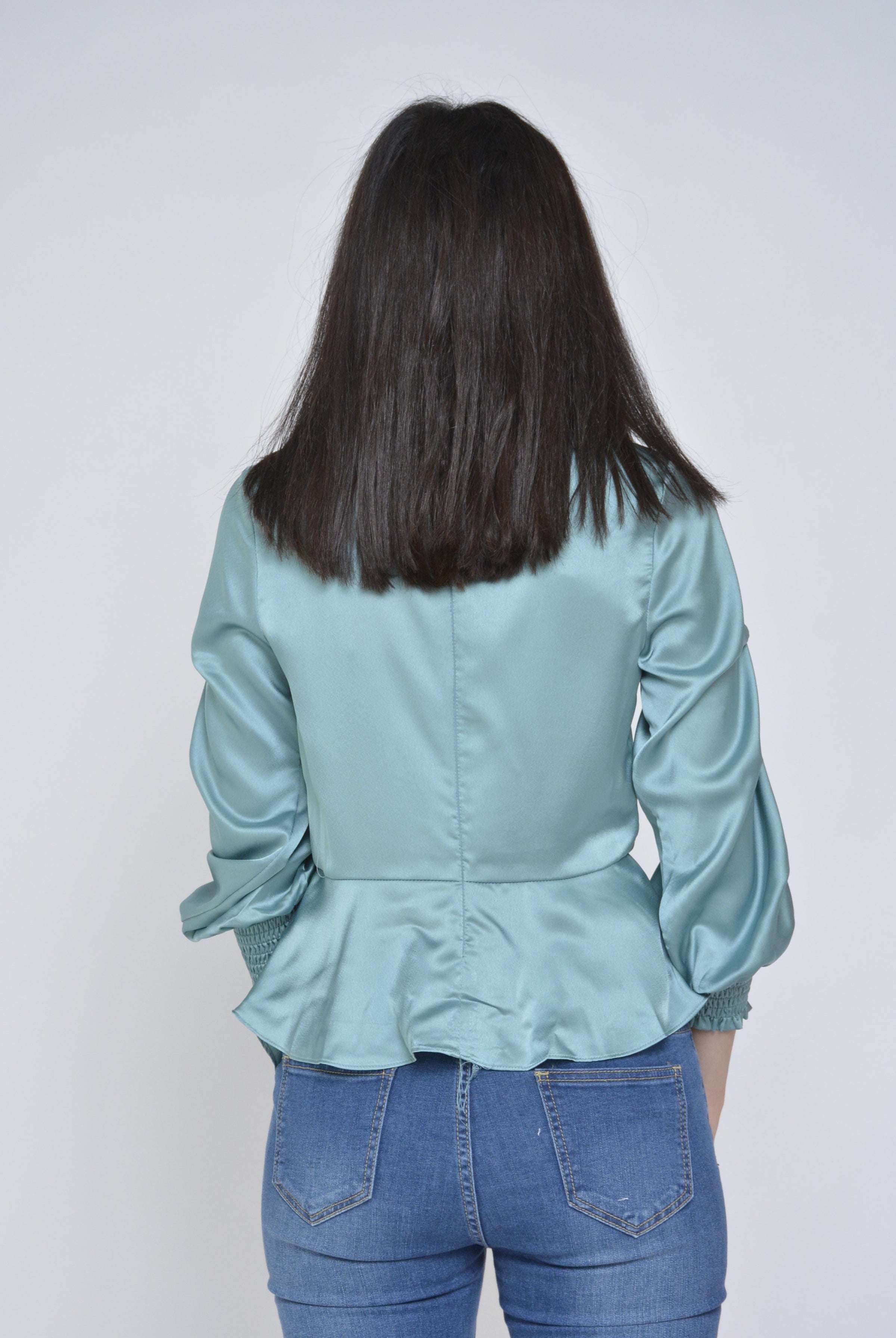 نتشي بلوزة ستان كلاسك فتحة من الصدر مثلث من أسفل كم طويل وأسورة نسائي