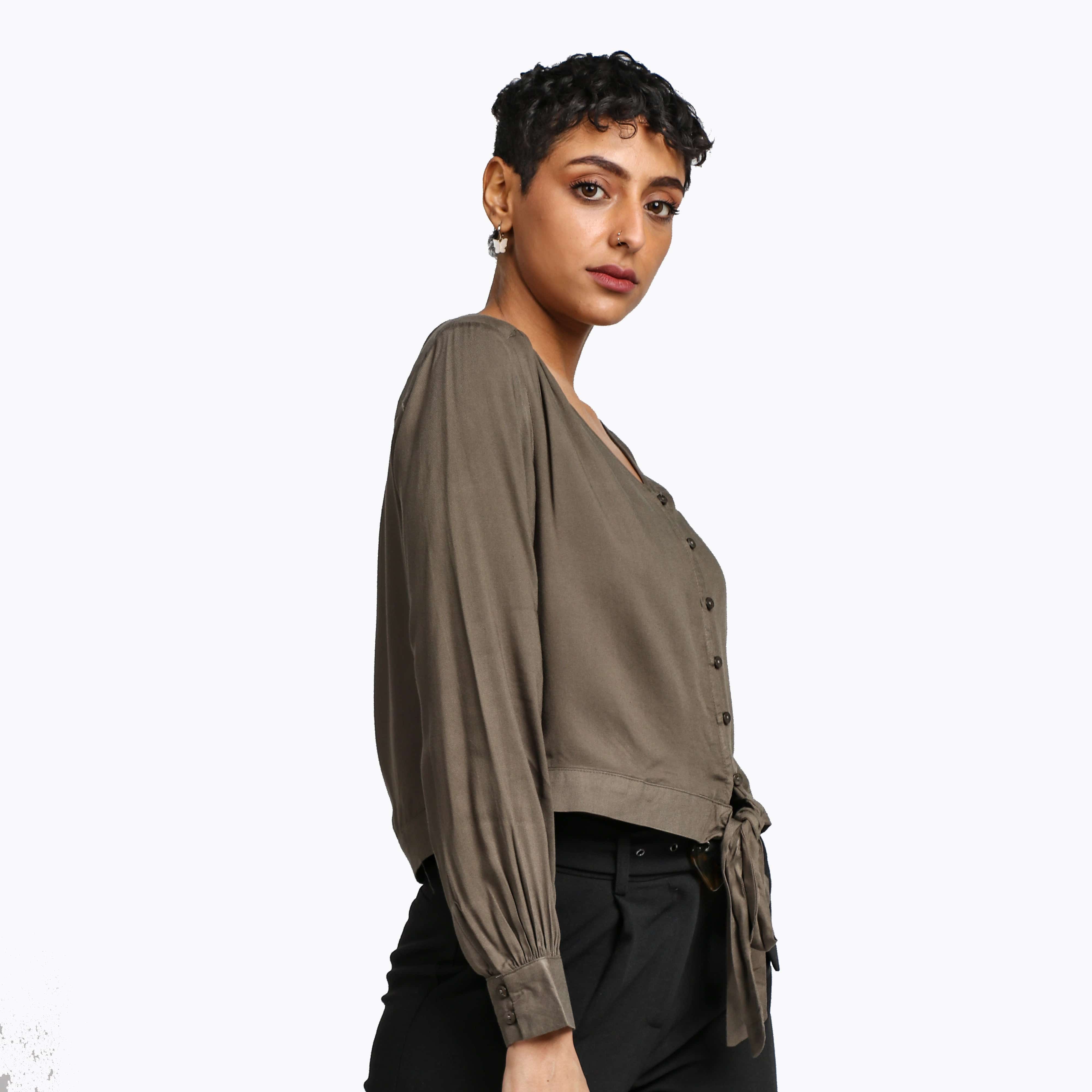 نتشي بلوزة بأزرار أمامية سبعة كم طويل بأساور نسائي