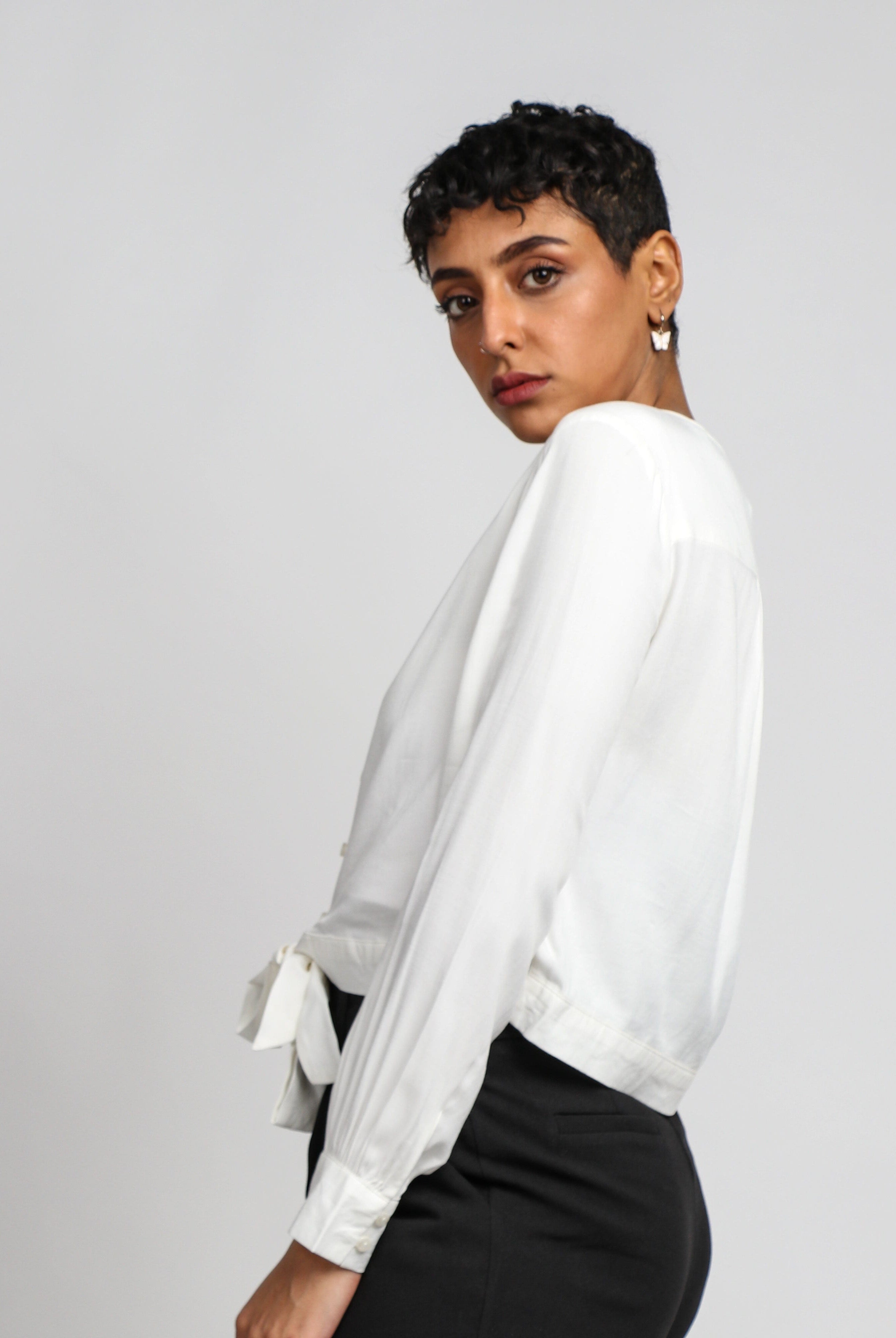 نتشي بلوزة بأزرار أمامية سبعة كم طويل بأساور نسائي