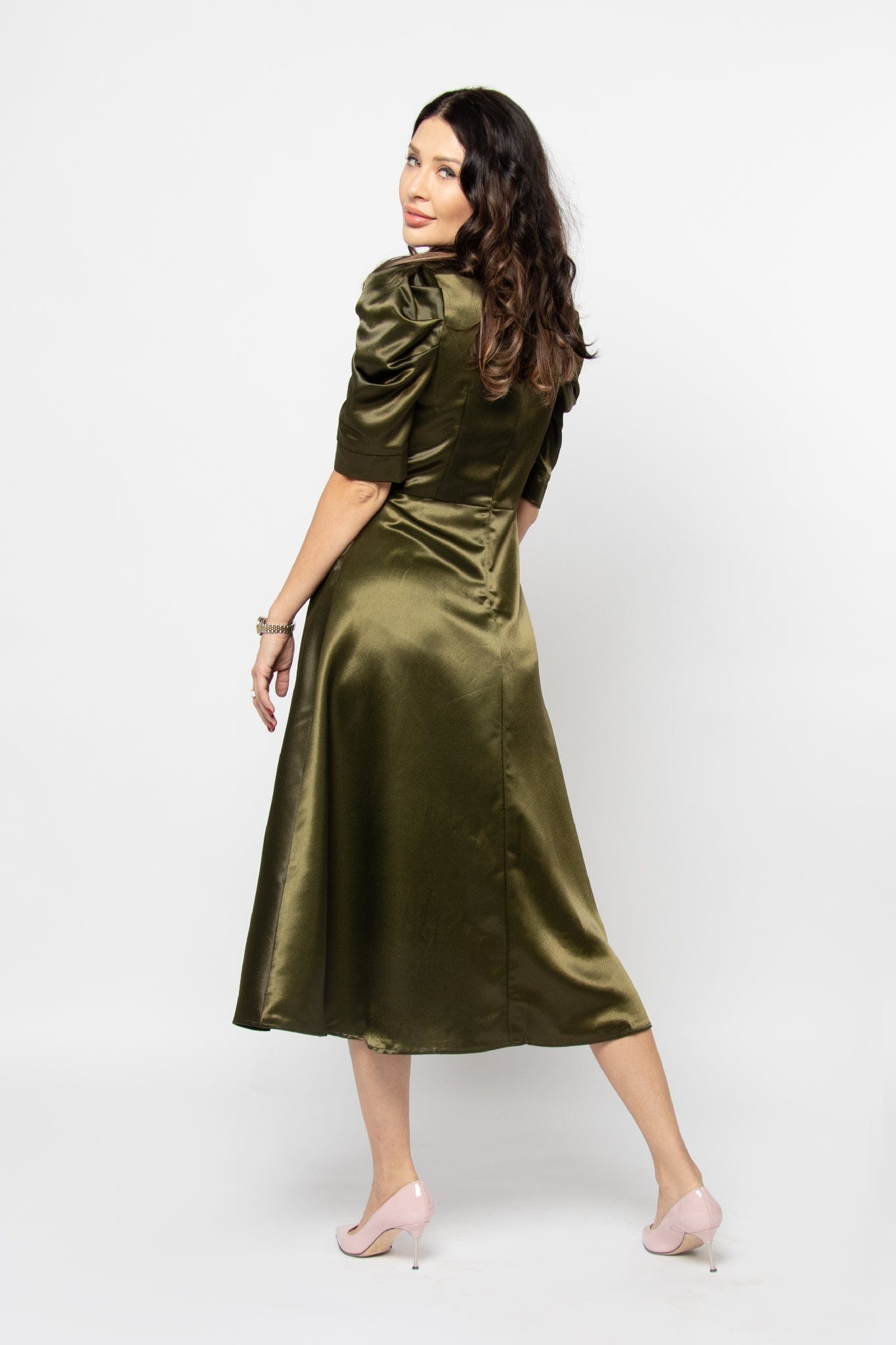 نتشي فستان ميدي قصير الأكمام لميع بأزرار أمامية