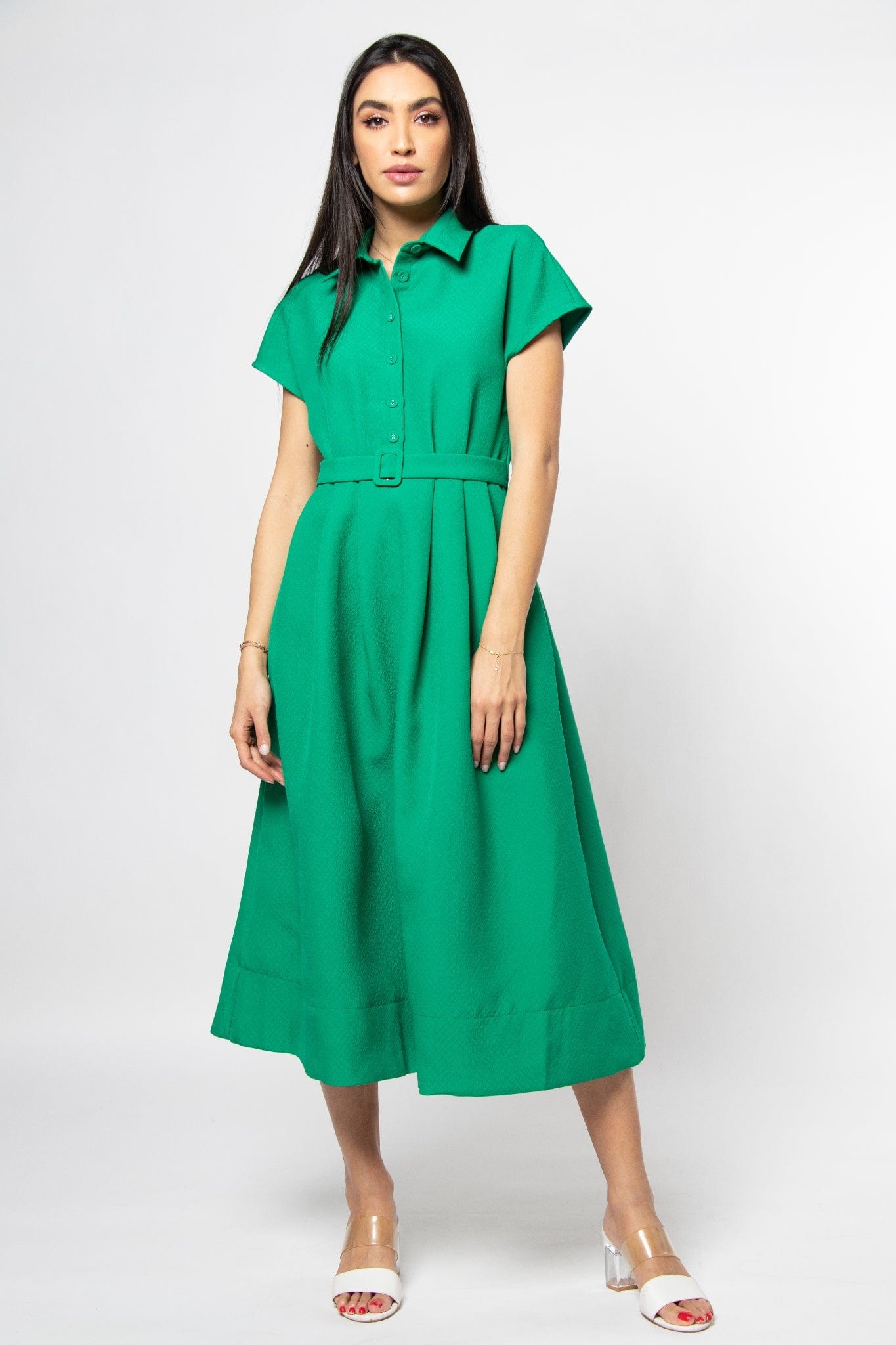 نتشي فستان ميدي بكم قصير وياقة دائرية