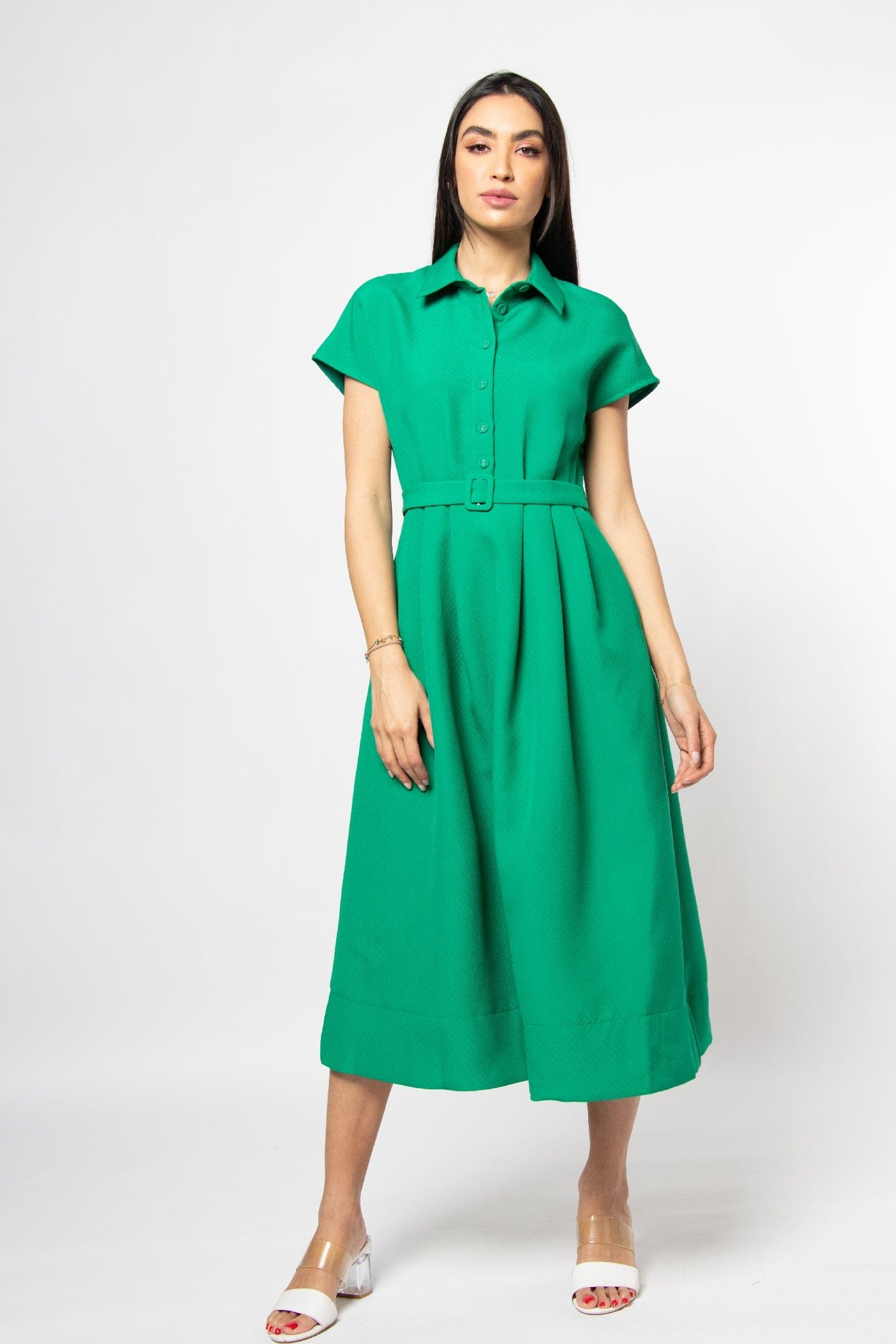 نتشي فستان ميدي بكم قصير وياقة دائرية