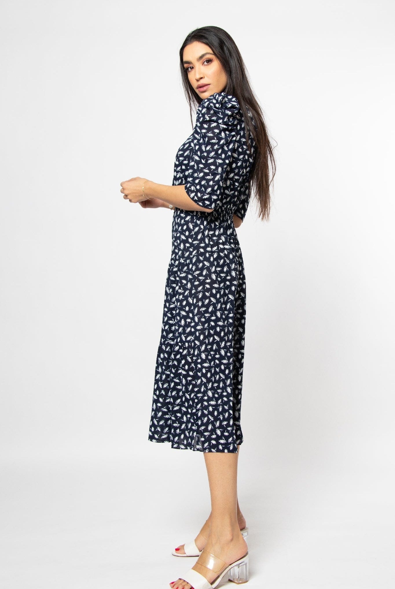 نتشي فستان ميدي نص كم منقوش