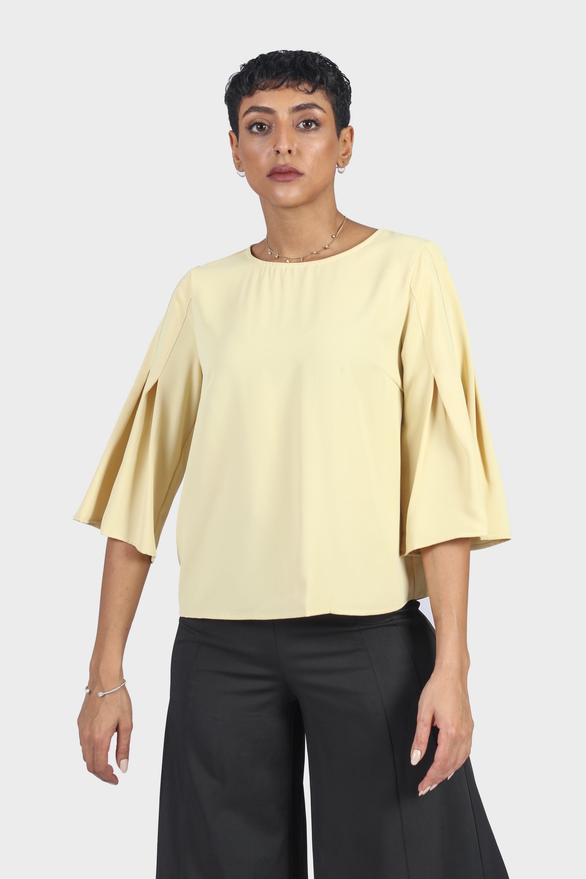 نتشي بلوزة سادة 3/4 كم منفوخ نسائي