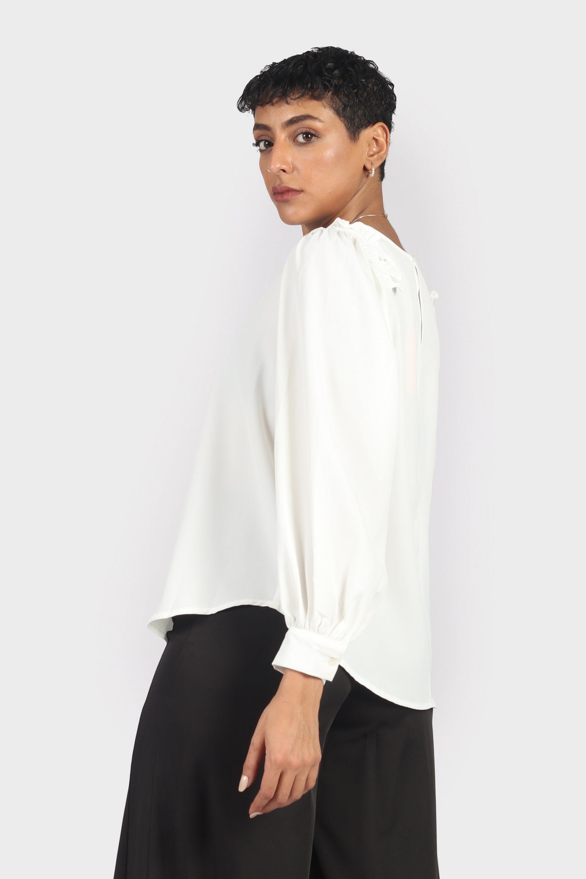 نتشي بلوزة رسمية سادة كم واسع منفوش مكشكش بأسورة نسائي