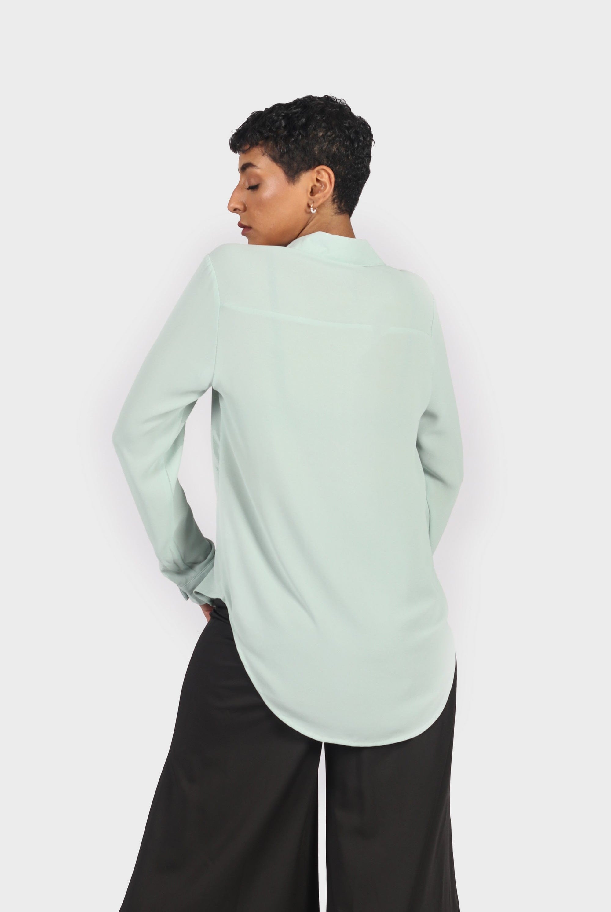 نتشي بلوزة رسمية بكسرات بكم طويل نسائي