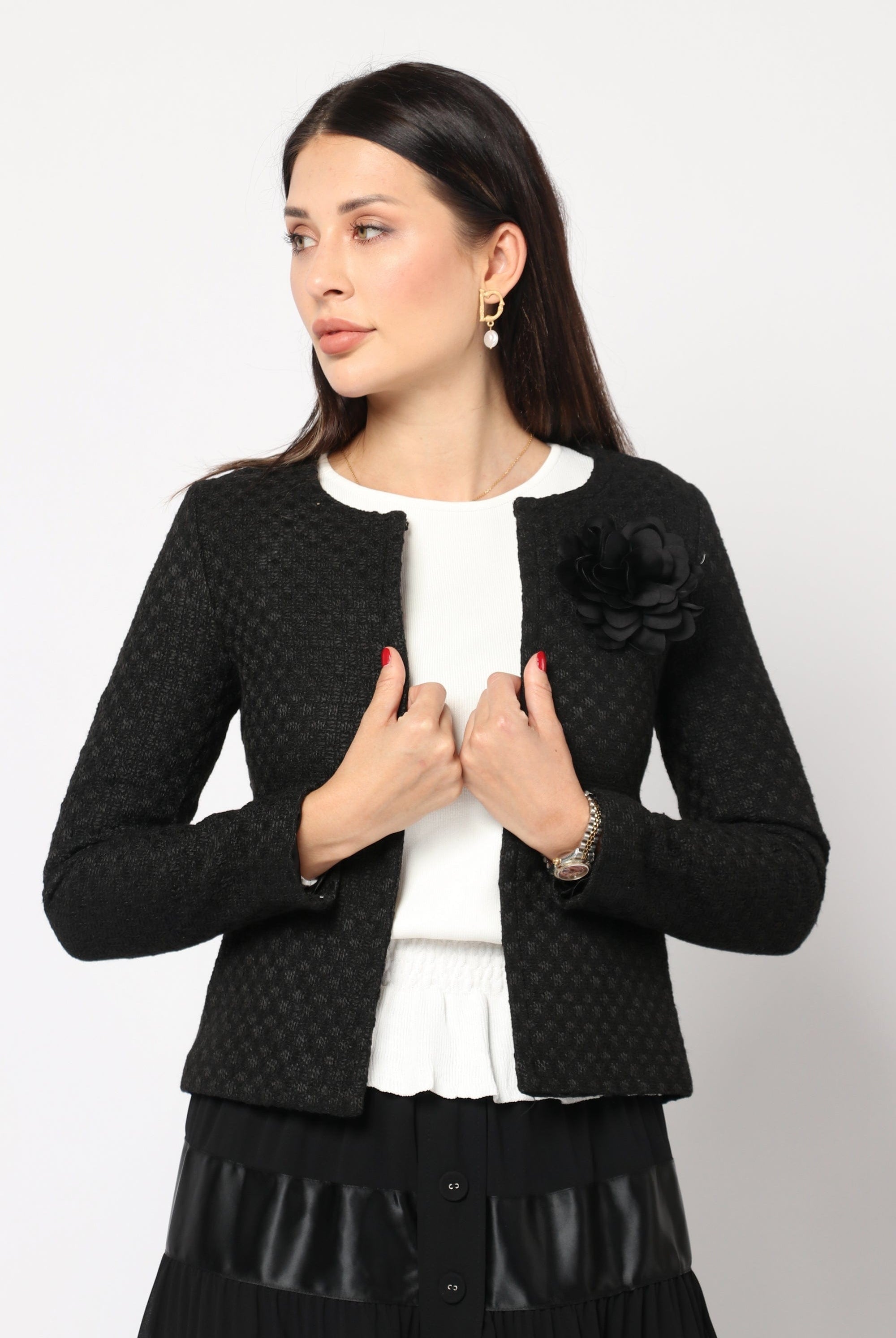 نتشي سترة سادة منسوجة بأكمام طويلة