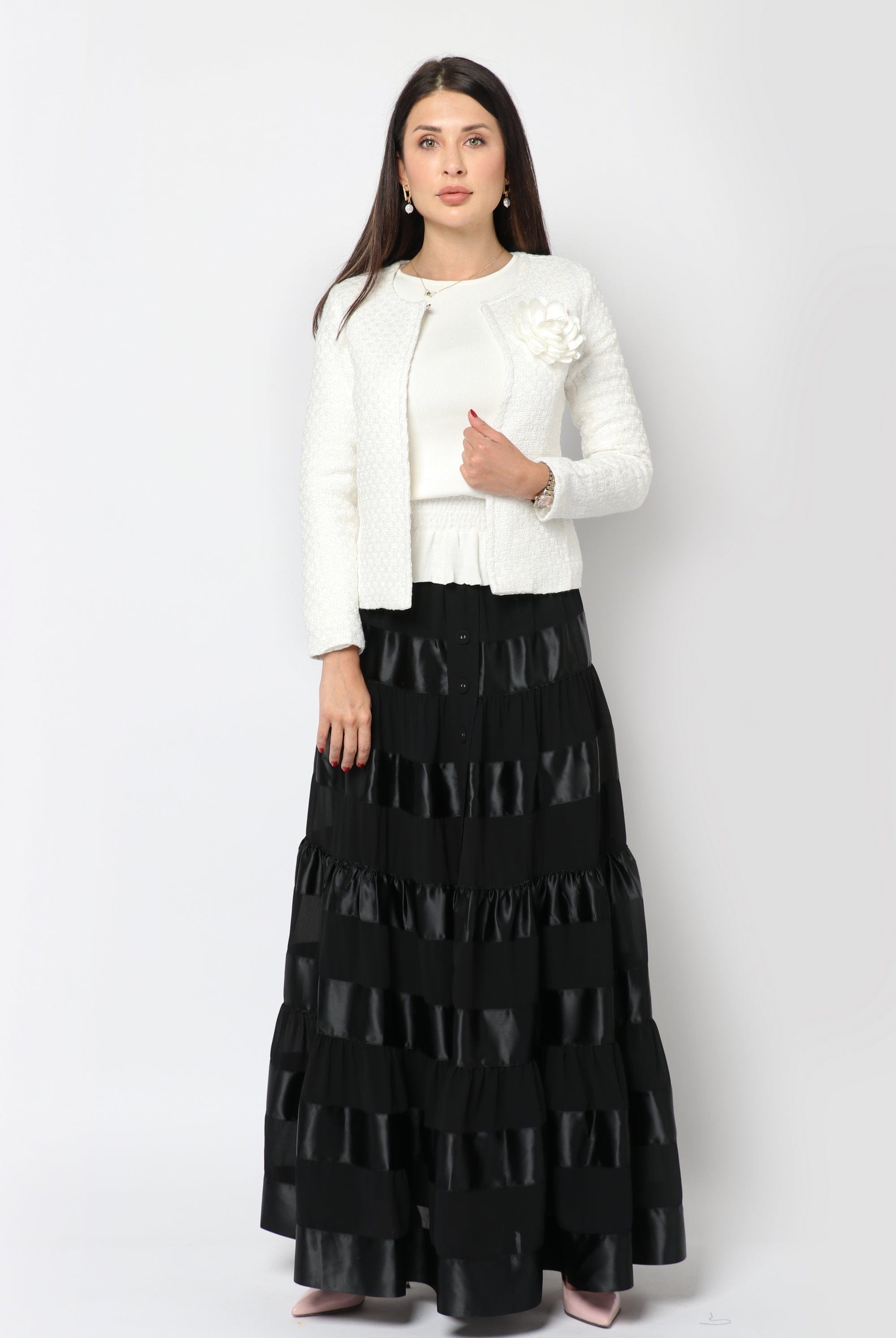 نتشي سترة سادة منسوجة بأكمام طويلة