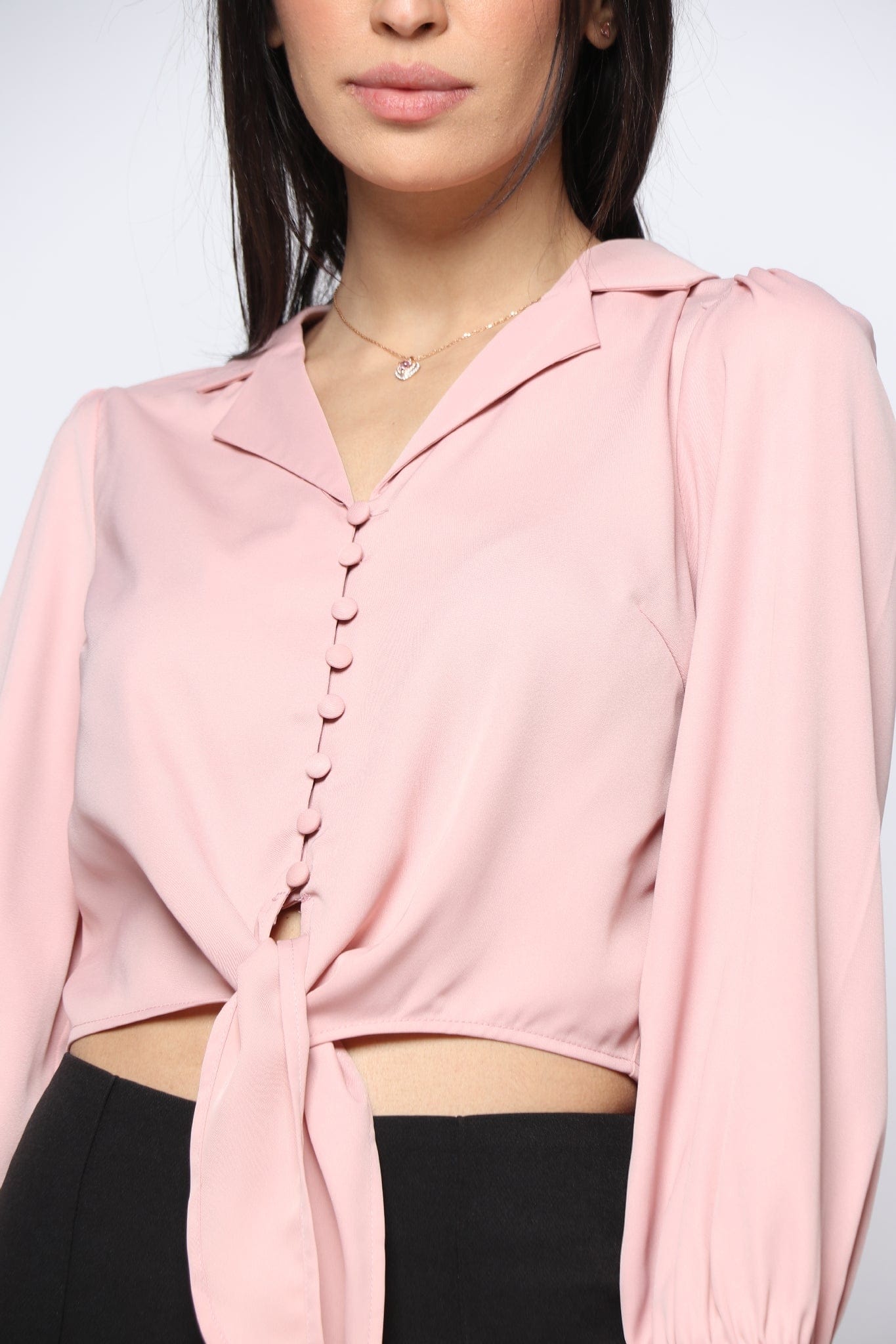 نتشي بلوزة خصر مرتفع بأكمام طويلة أزرار أمامية مع ربطة