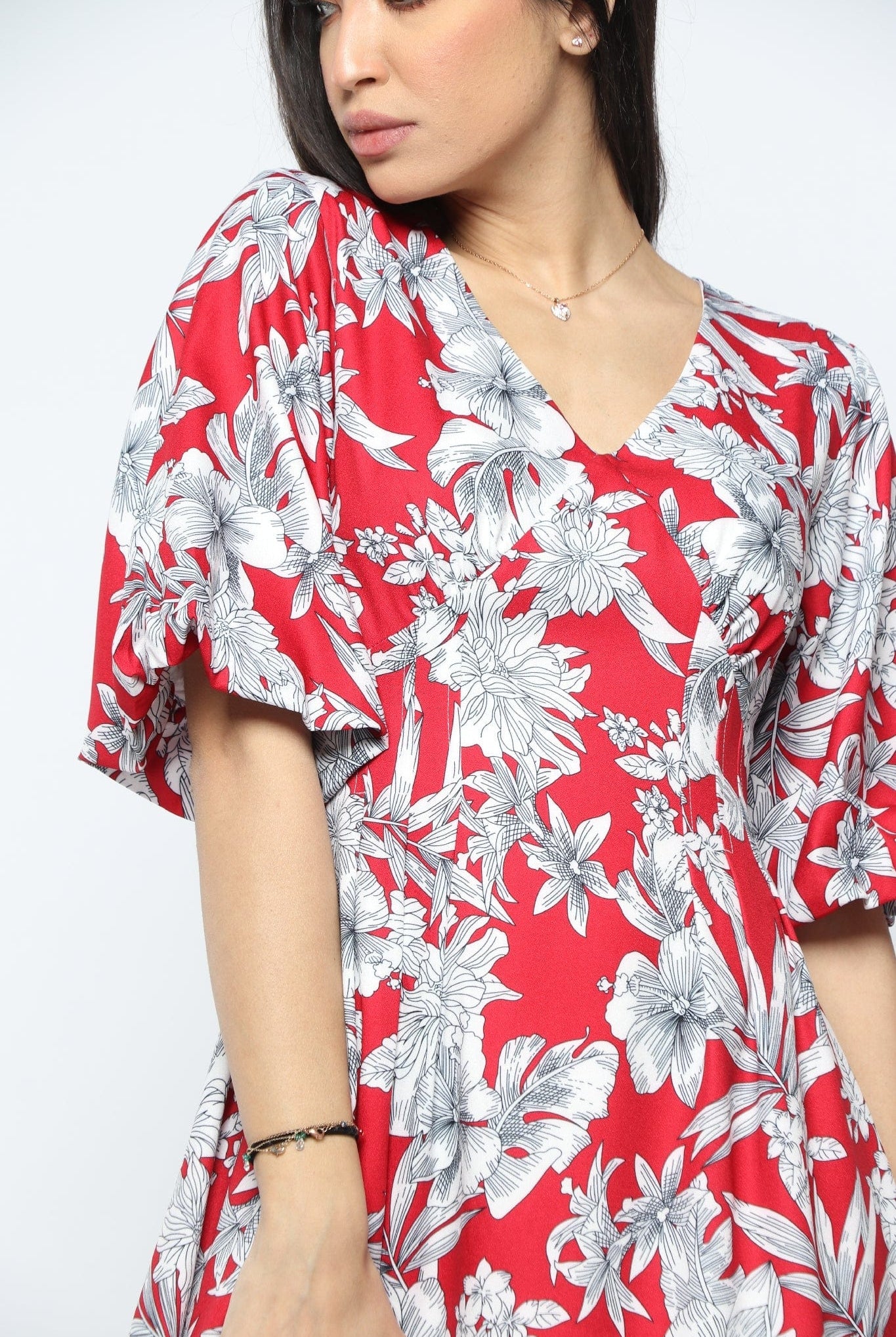 نتشي فستان ميدي بأكمام قصيرة ومنفوخة مشجر