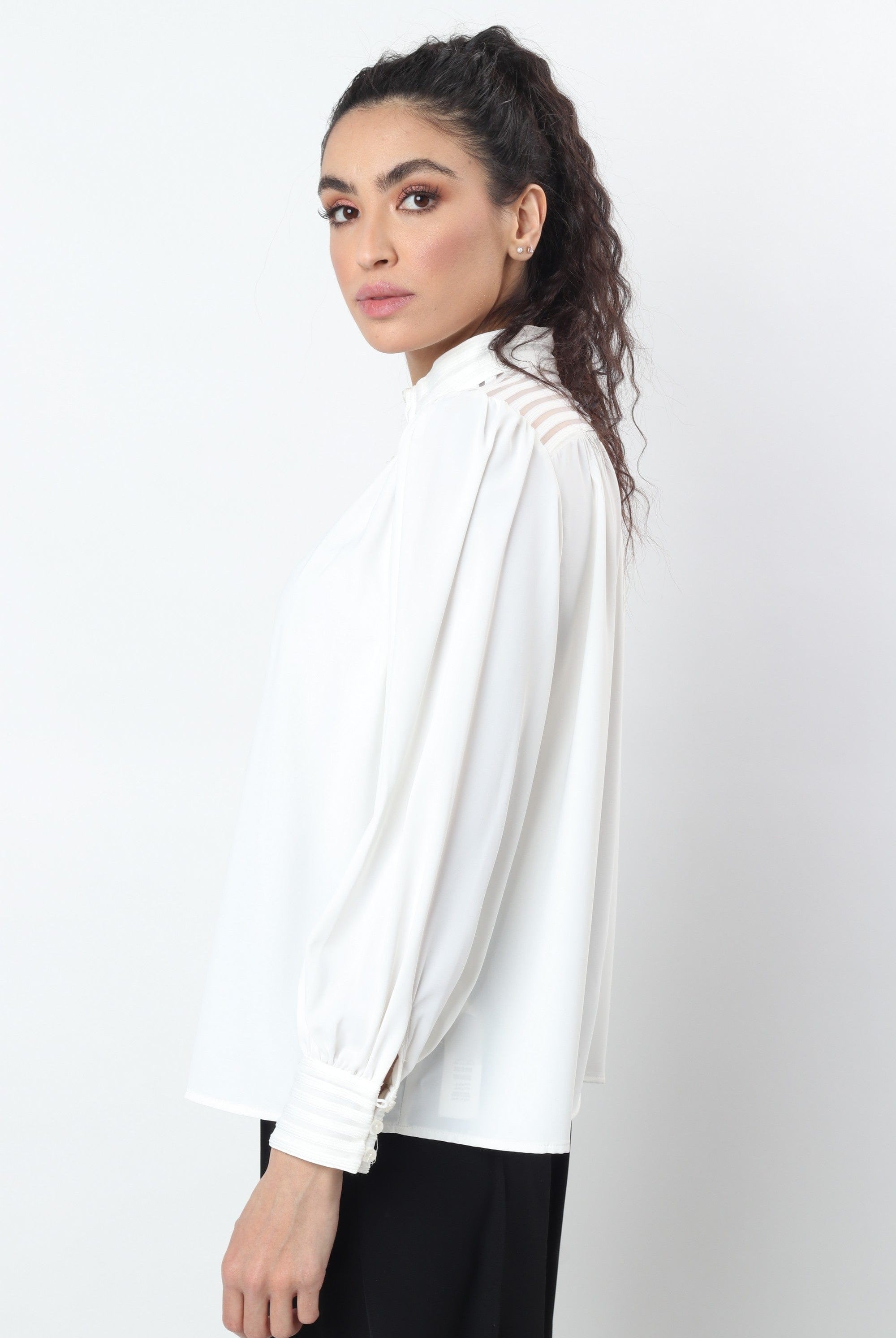 نتشي بلوزة أزرار أمامية بياقة صغيرة كم طويل واسعة بأساور نسائي