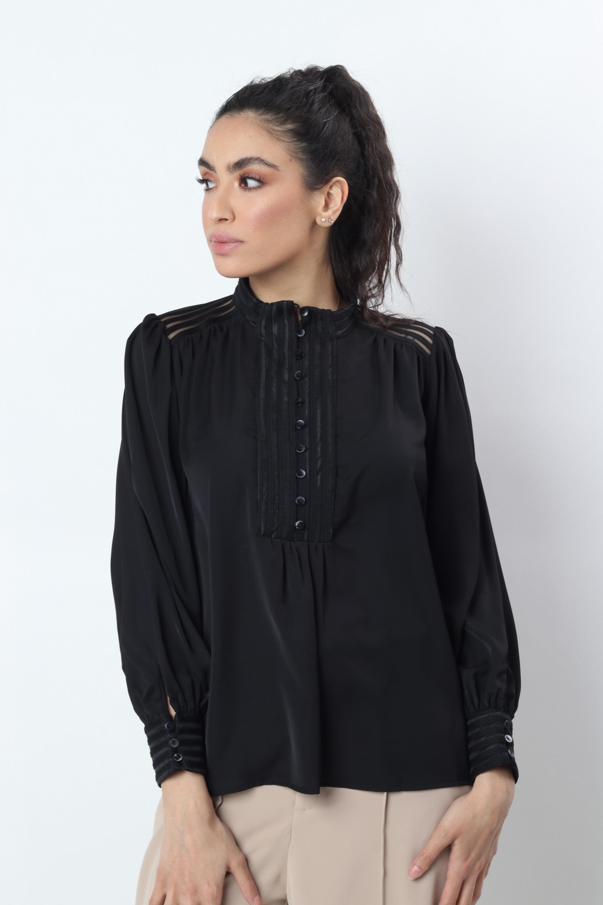 نتشي بلوزة أزرار أمامية بياقة صغيرة كم طويل واسعة بأساور نسائي