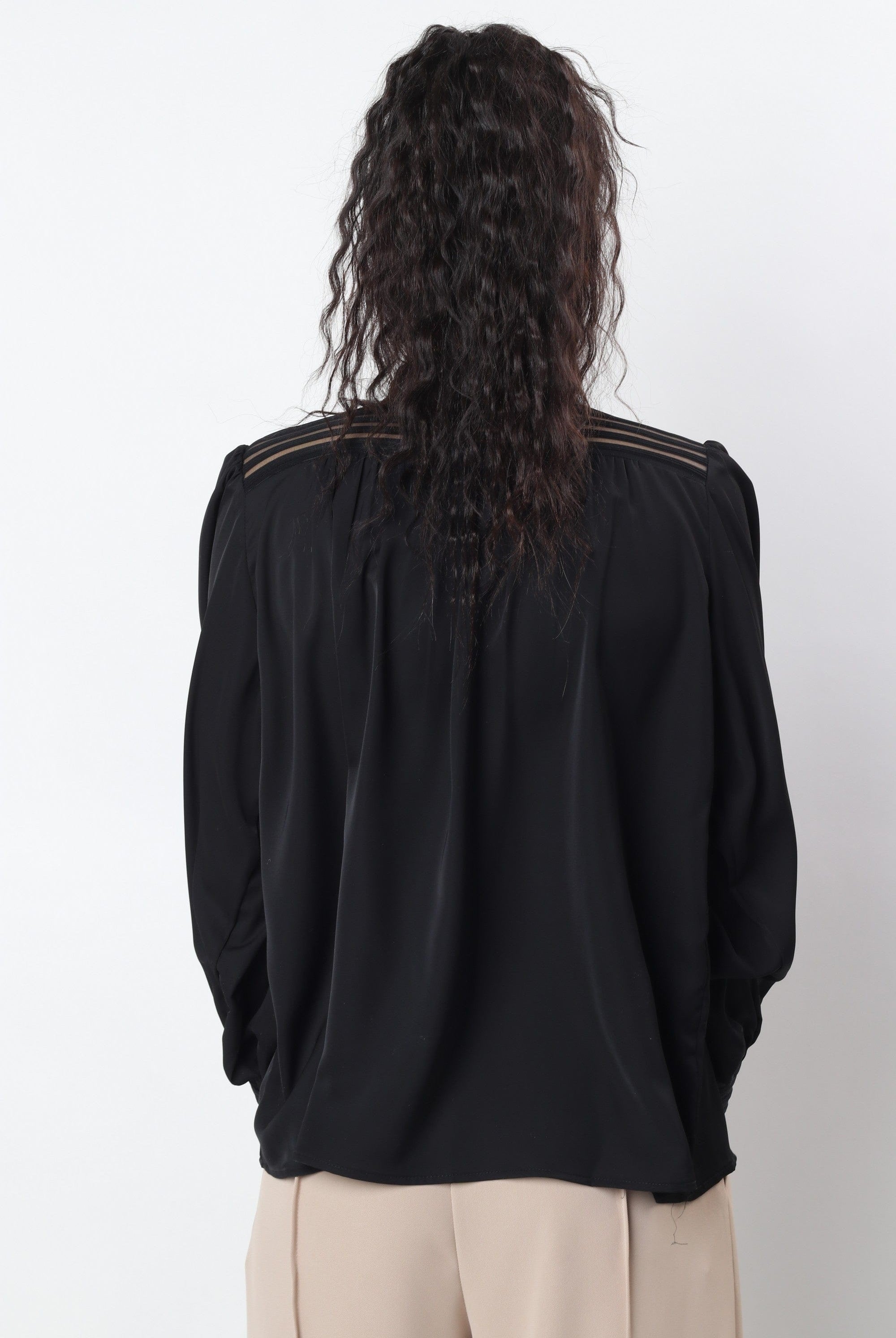 نتشي بلوزة أزرار أمامية بياقة صغيرة كم طويل واسعة بأساور نسائي