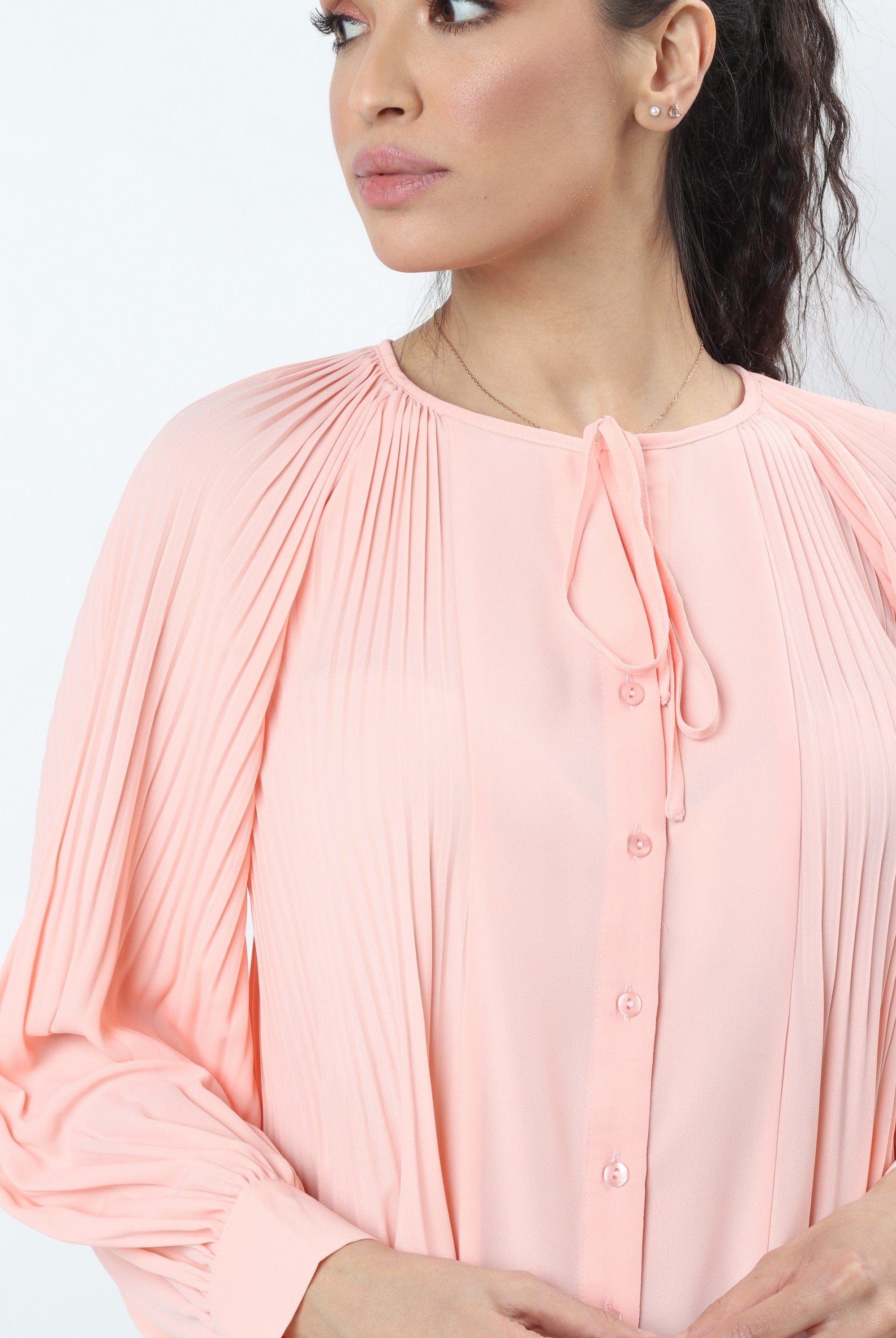 نتشي بلوزة كلوش مع رباط وكم طويل نسائي