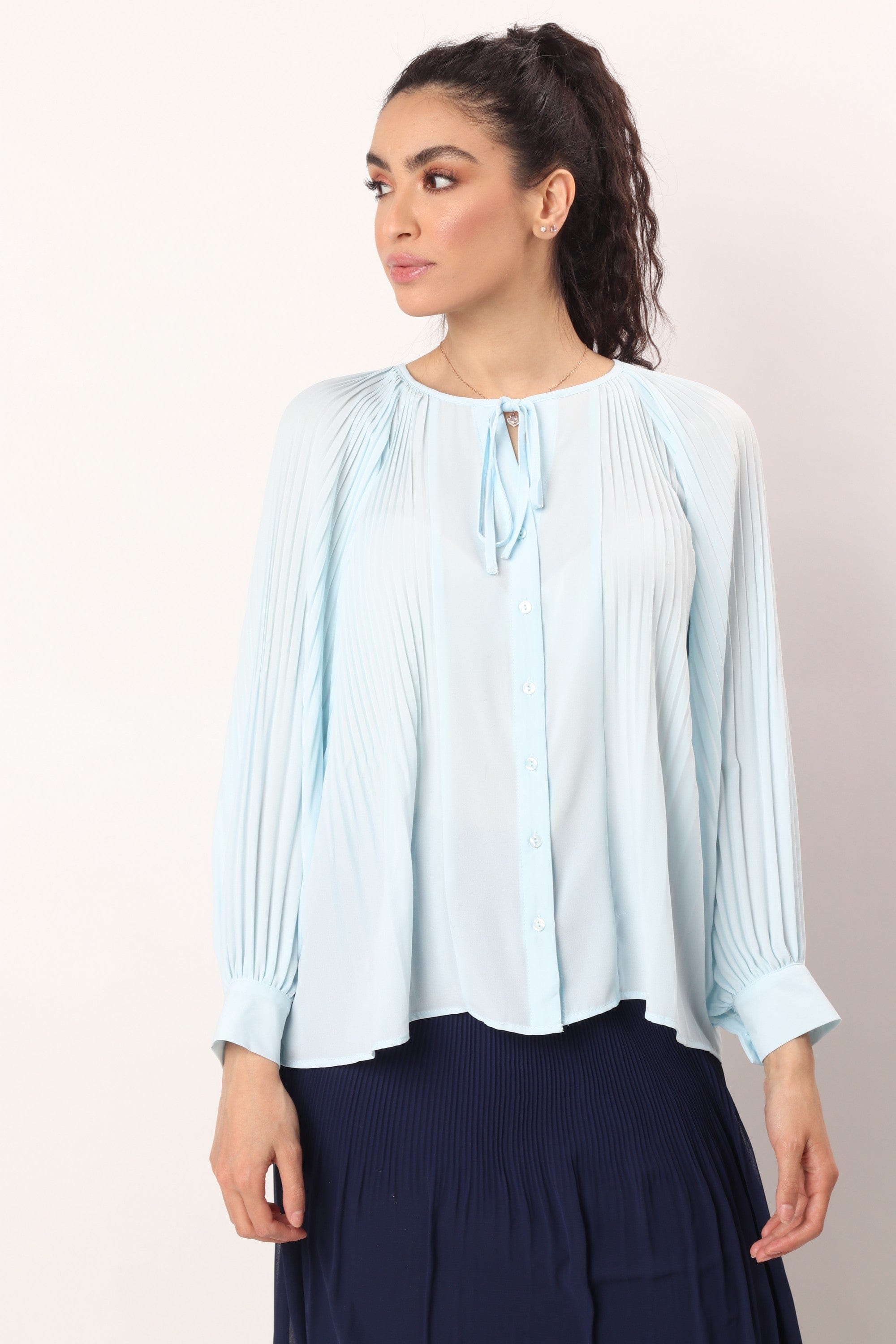 نتشي بلوزة كلوش مع رباط وكم طويل نسائي