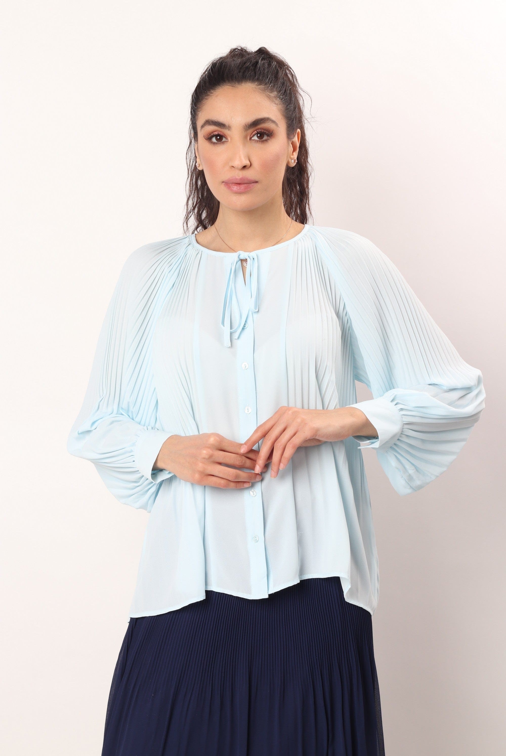 نتشي بلوزة كلوش مع رباط وكم طويل نسائي