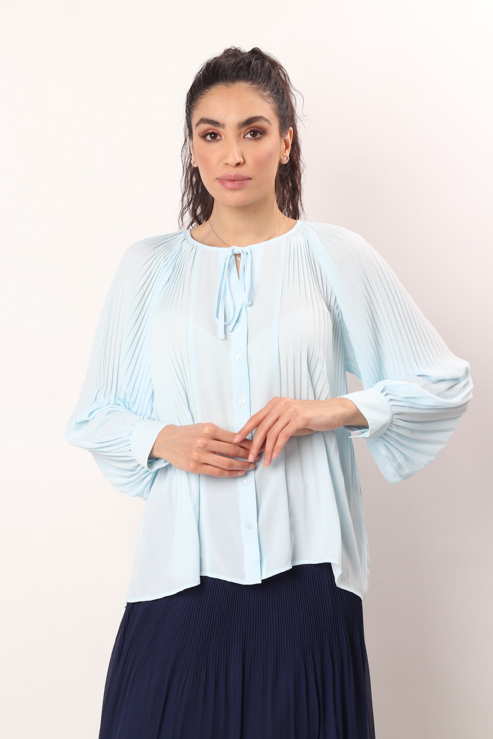 نتشي بلوزة كلوش مع رباط وكم طويل نسائي