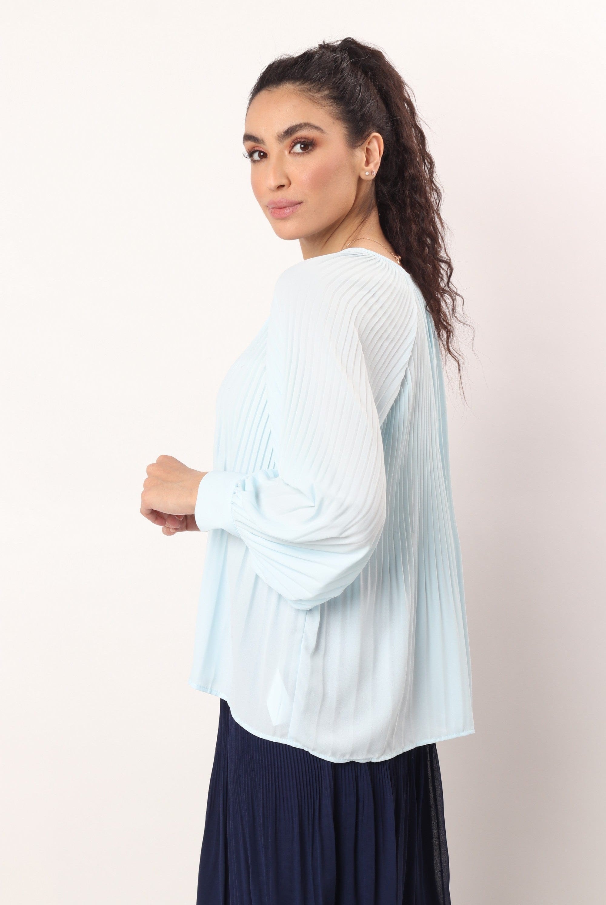 نتشي بلوزة كلوش مع رباط وكم طويل نسائي