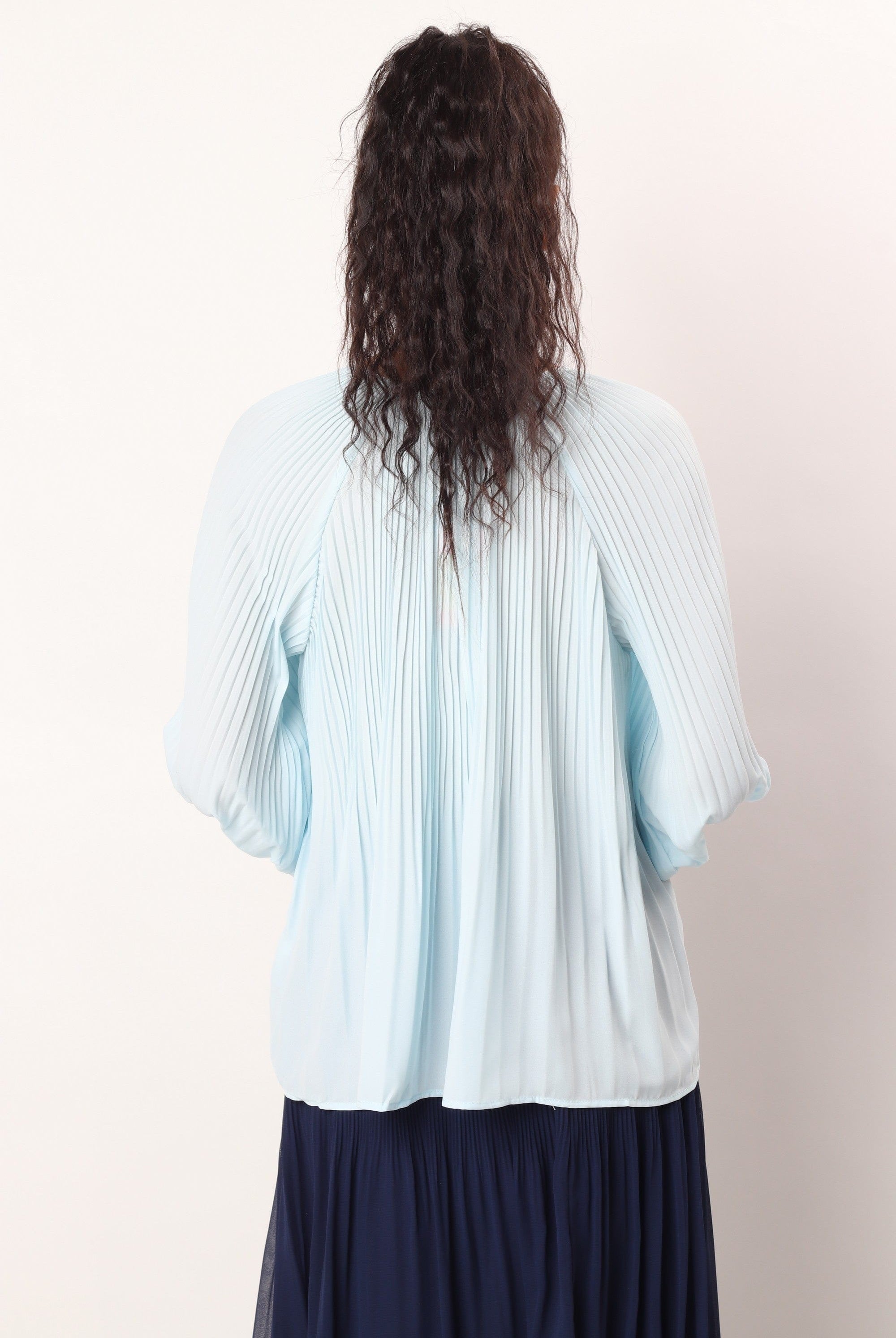 نتشي بلوزة كلوش مع رباط وكم طويل نسائي