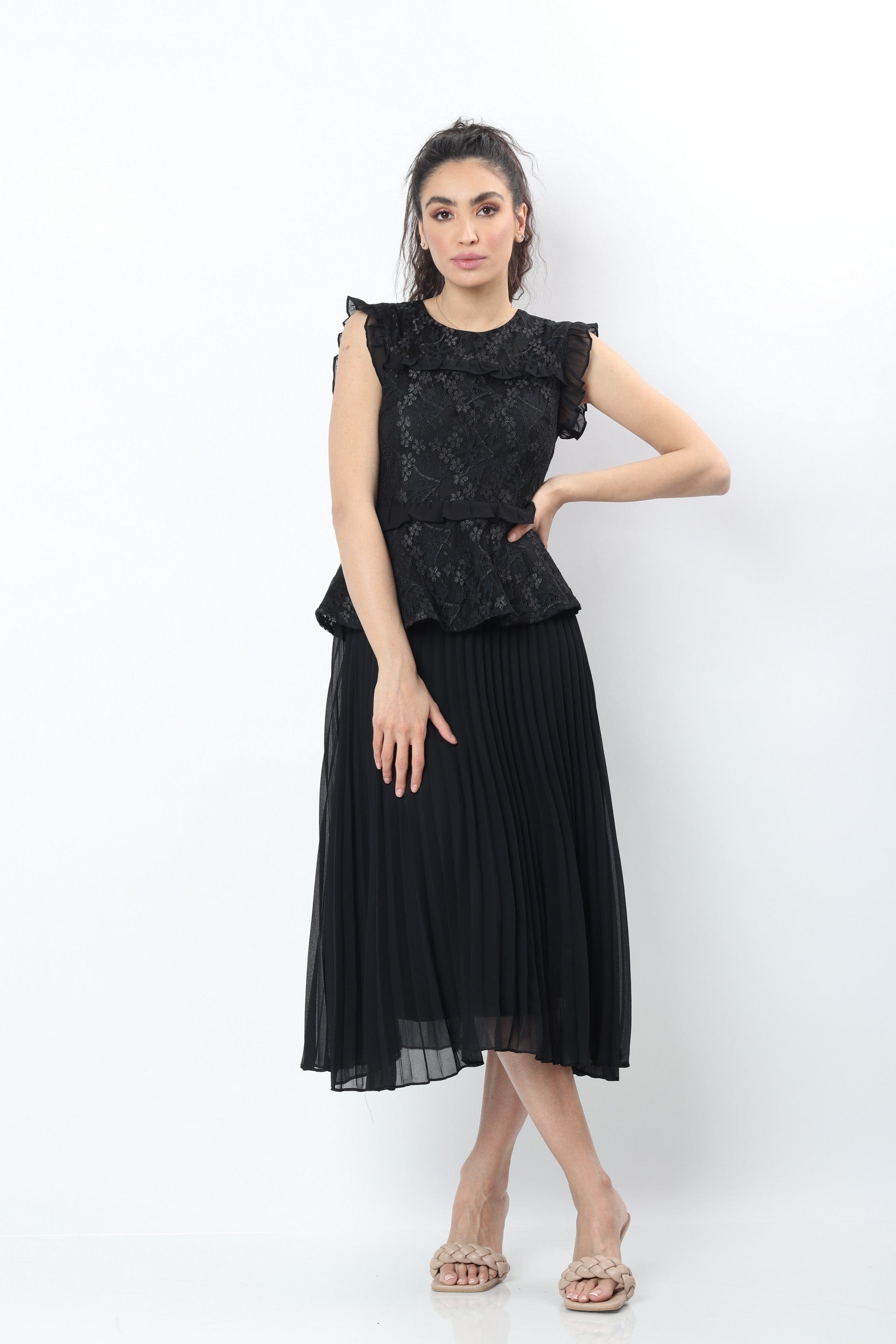 نتشي فستان ميدي بليسية بأكمام فراشة