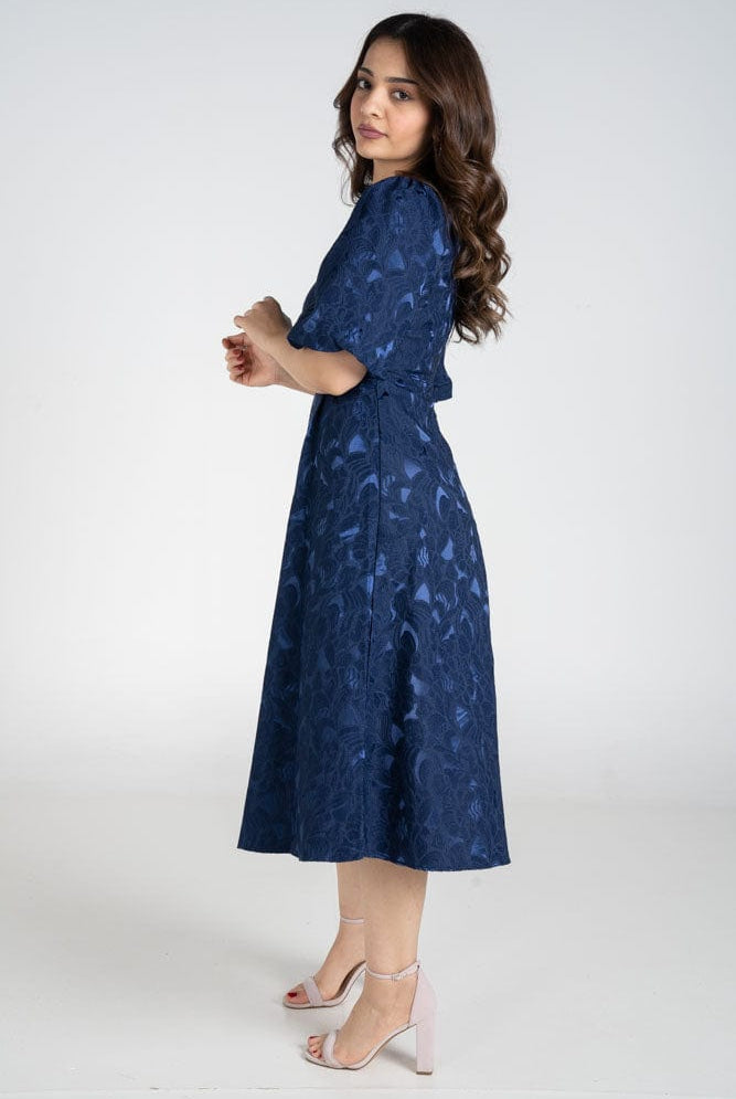 نتشي فستان ميدي كلاسيكي منقوش كم منفوش قصير