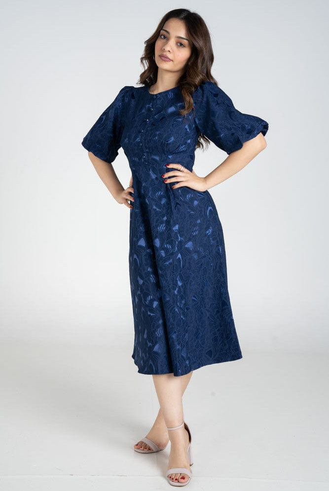 نتشي فستان ميدي كلاسيكي منقوش كم منفوش قصير