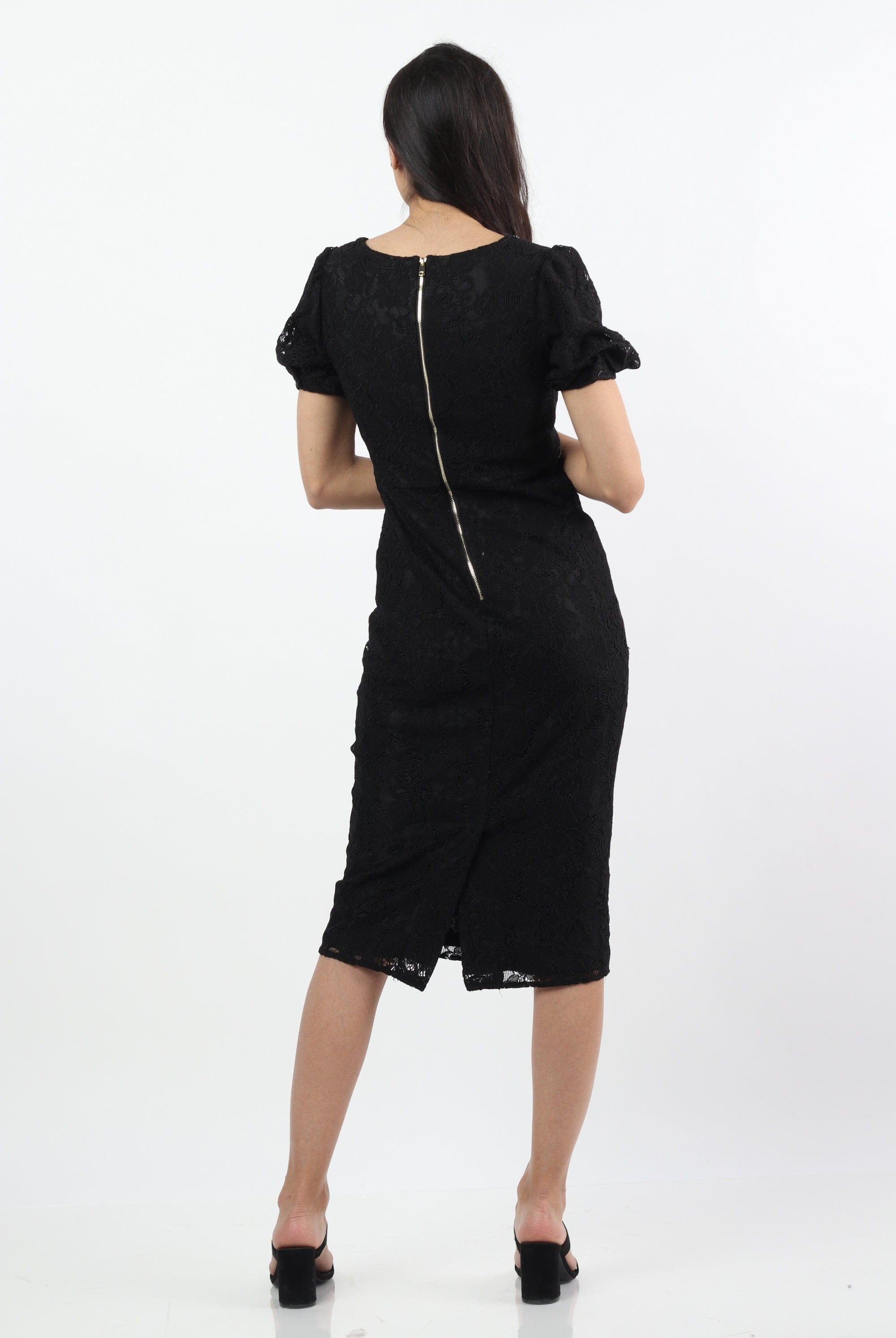 نتشي فستان ميدي بياقة مربعة بكم قصير