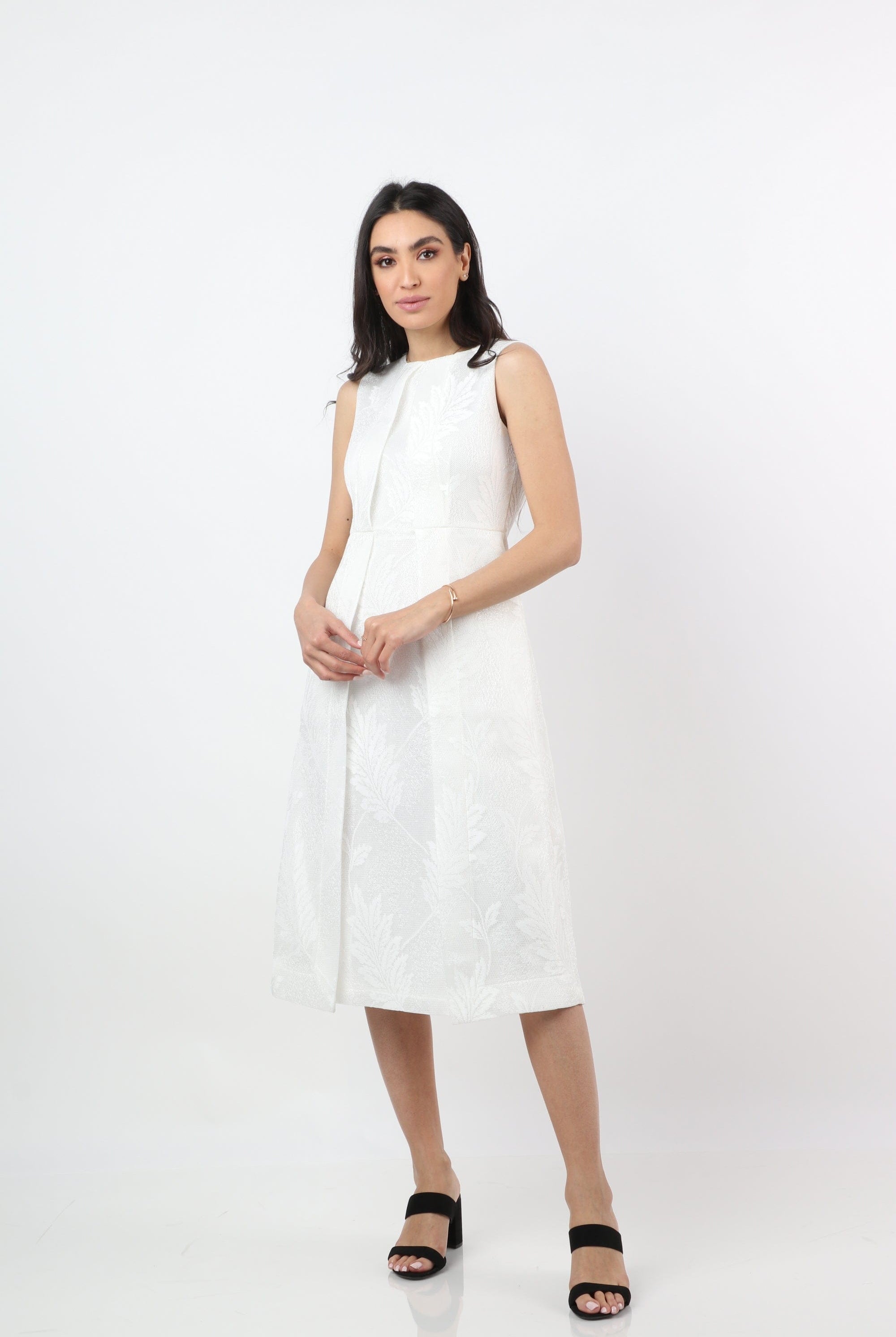 نتشي فستان ميدي دانتيل مخصر بلا أكمام