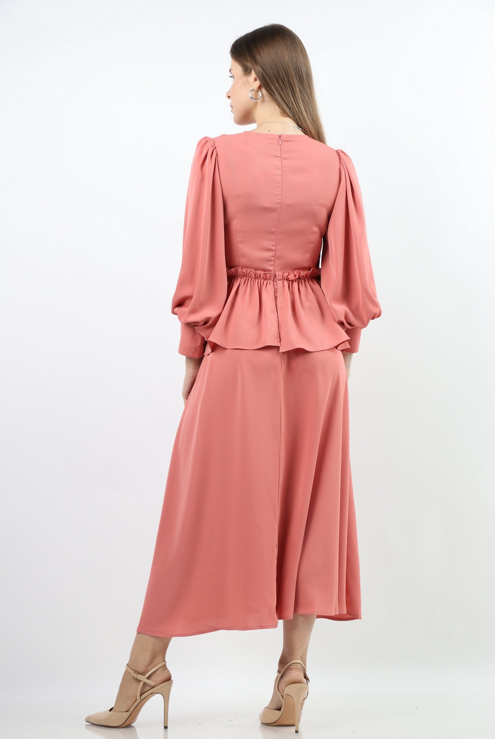 نتشي فستان ميدي بأكمام طويلة وكرانيش علي الخصر