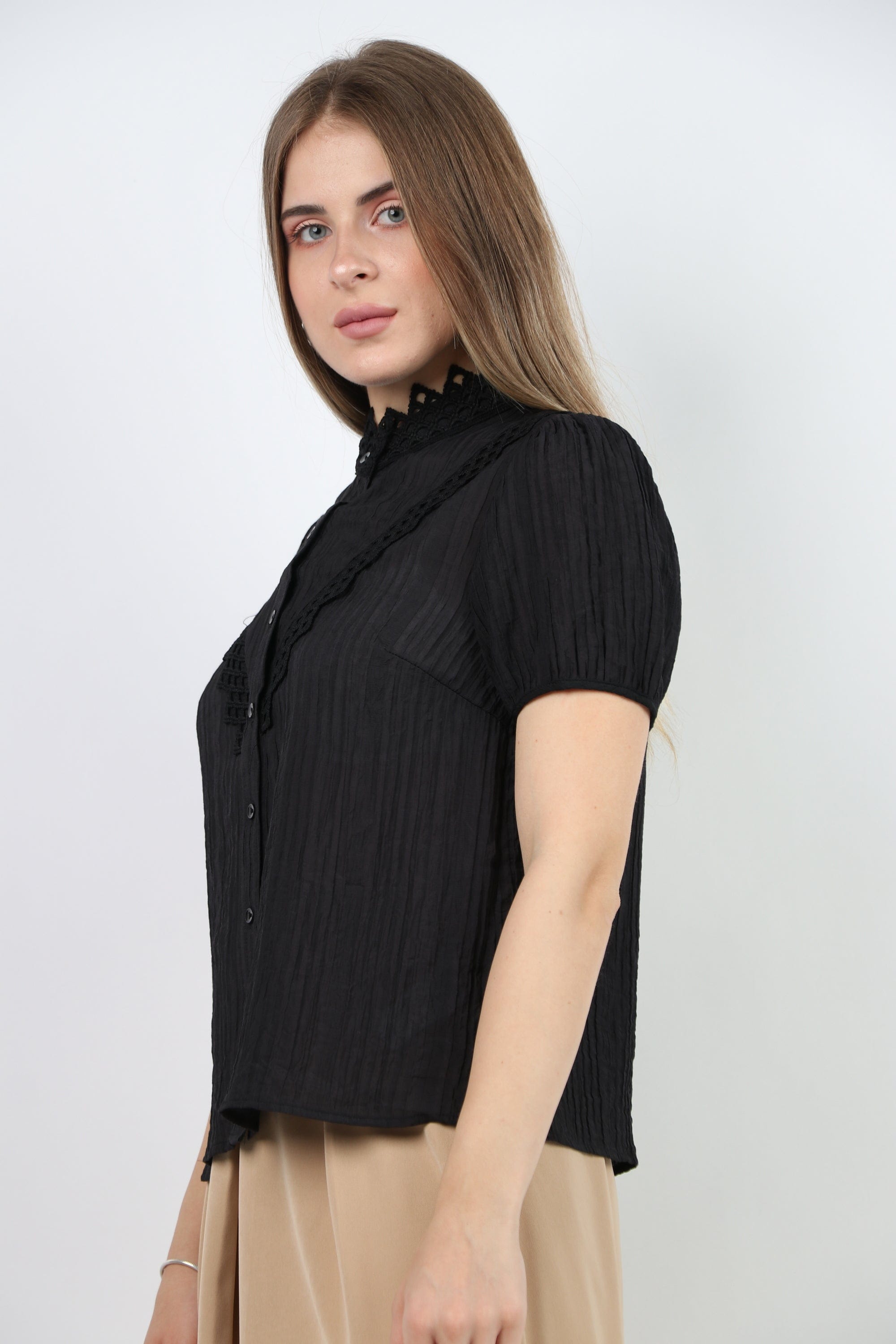 نتشي بلوزة رسمية كم قصير مزينة بدانتيل نسائي