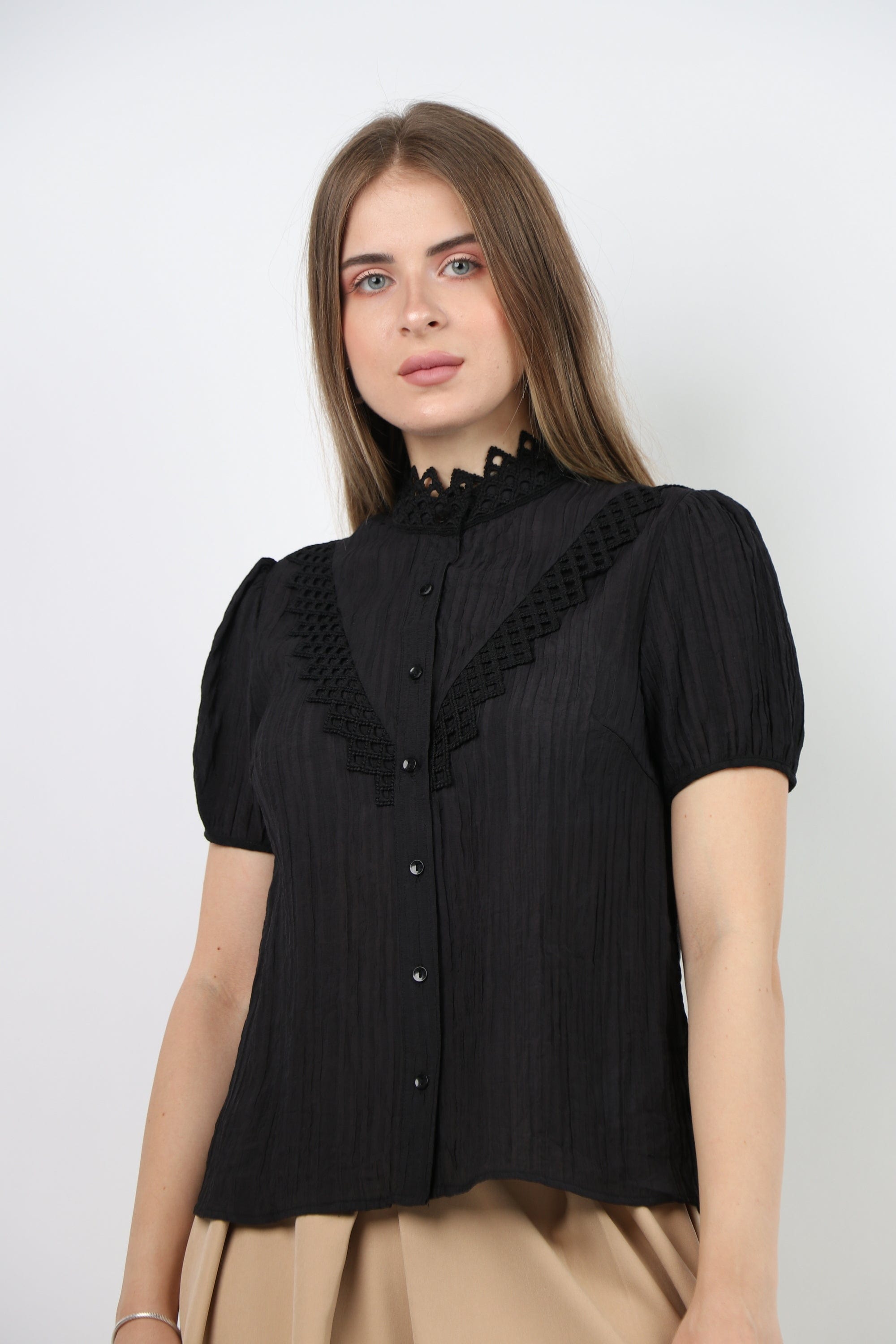 نتشي بلوزة رسمية كم قصير مزينة بدانتيل نسائي