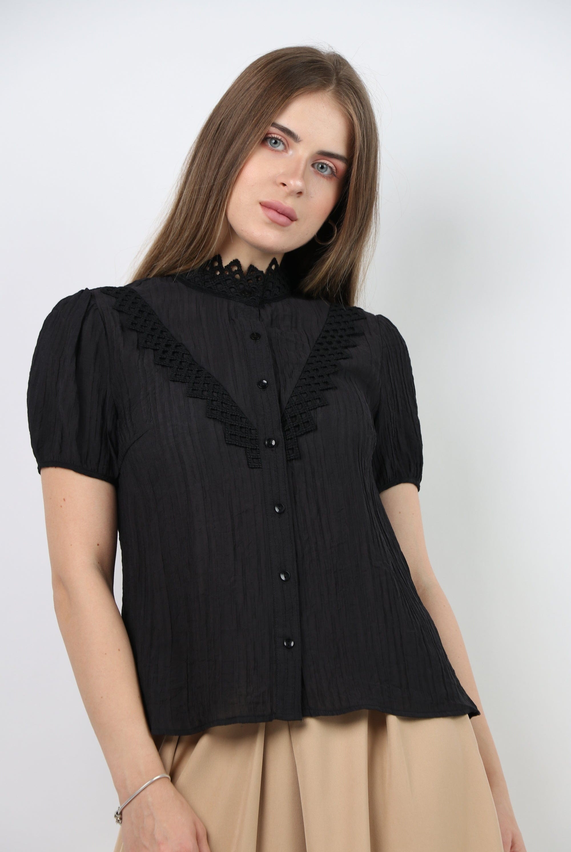 نتشي بلوزة رسمية كم قصير مزينة بدانتيل نسائي