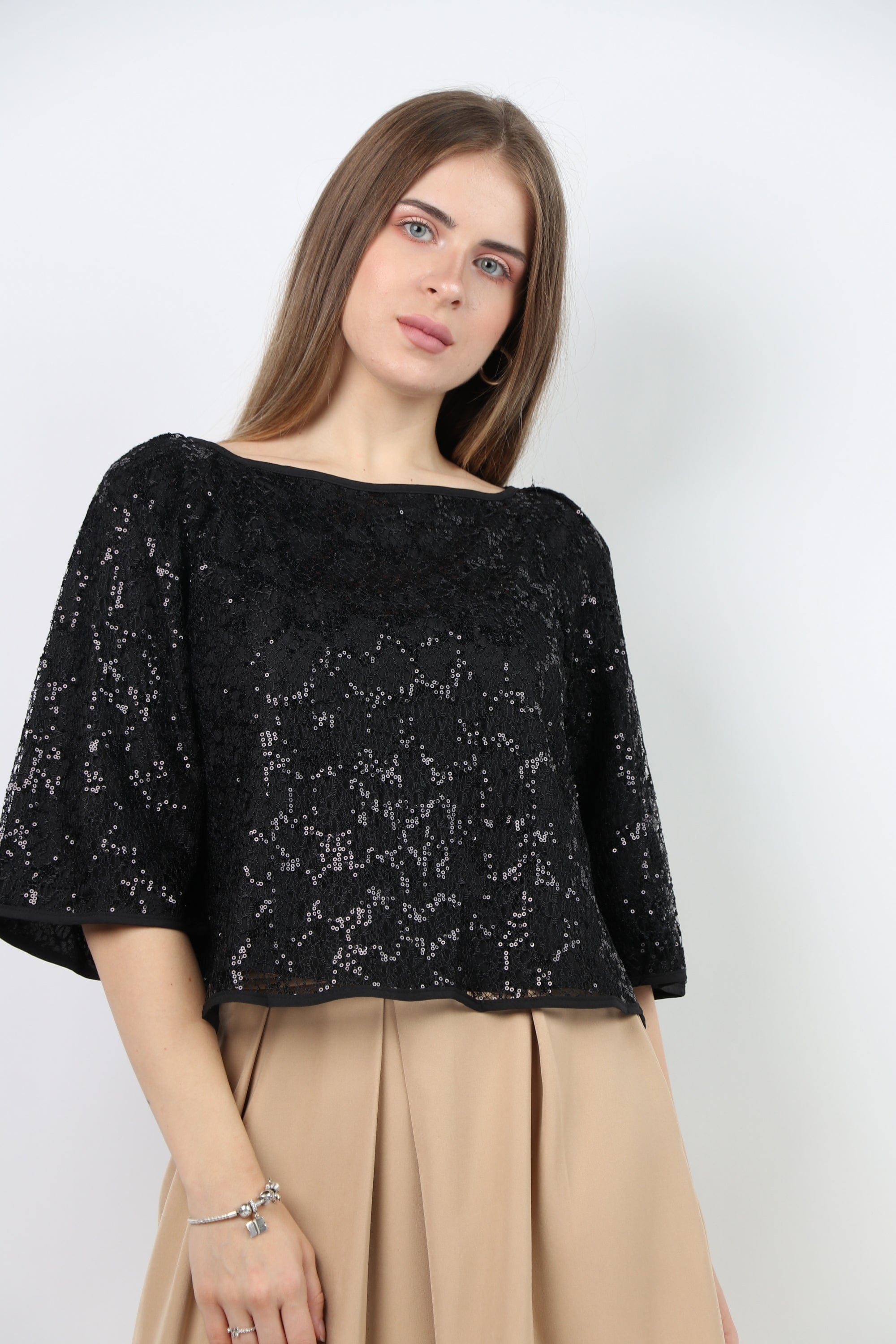 نتشي بلوزة رسمية كم قصير مزينة بدانتيل نسائي