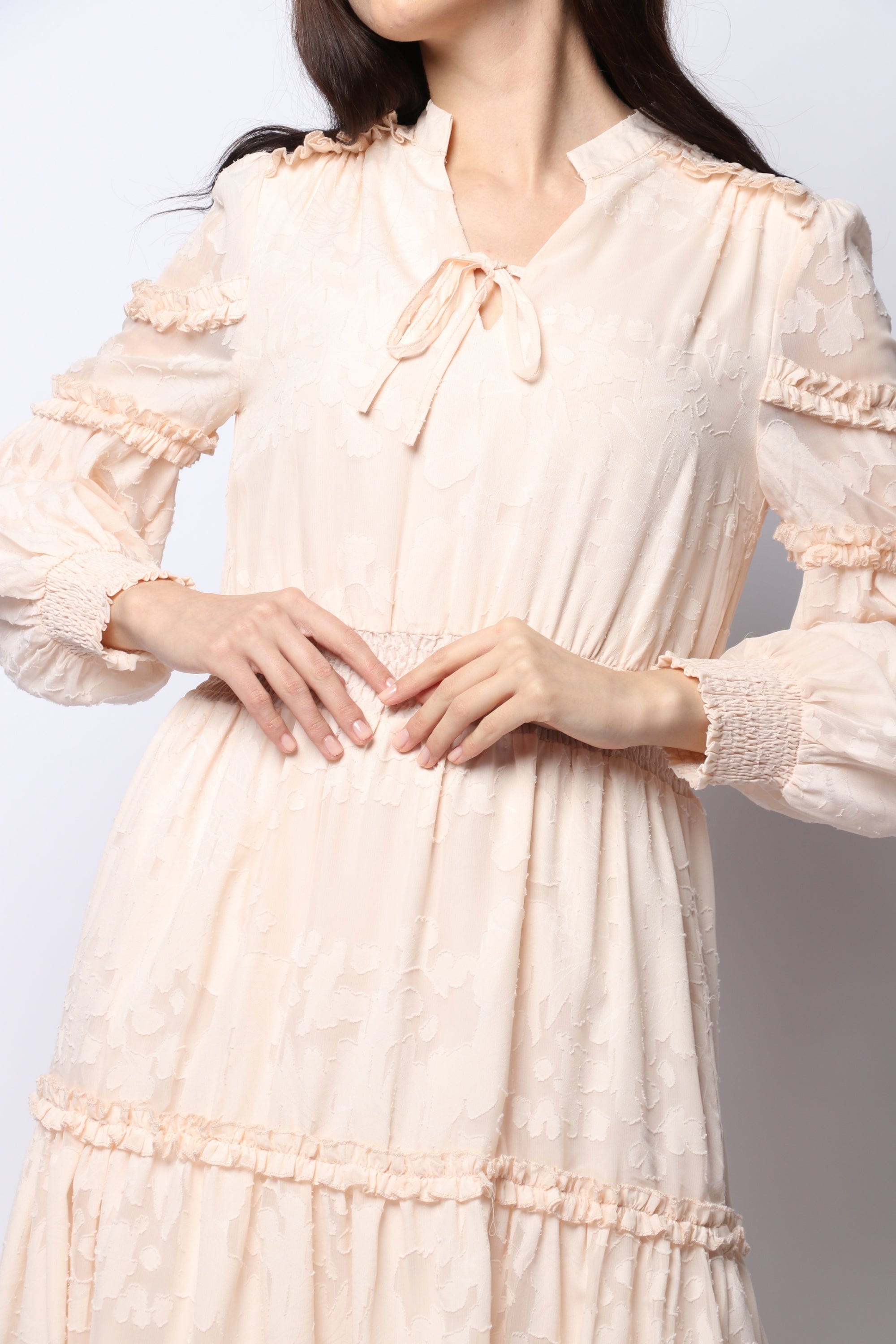 نتشي فستان ميدي زم منفوش بأكمام طويلة