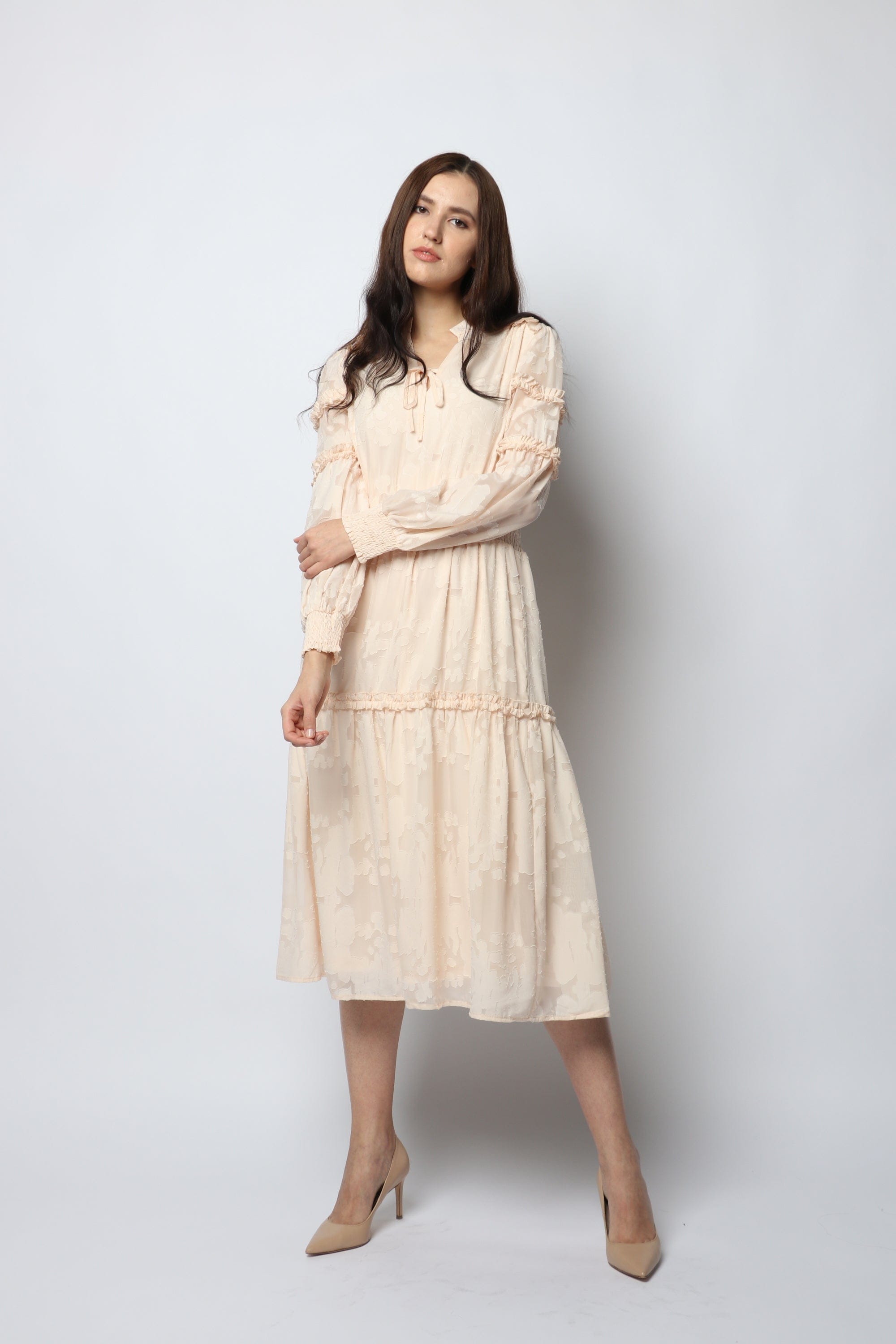 نتشي فستان ميدي زم منفوش بأكمام طويلة