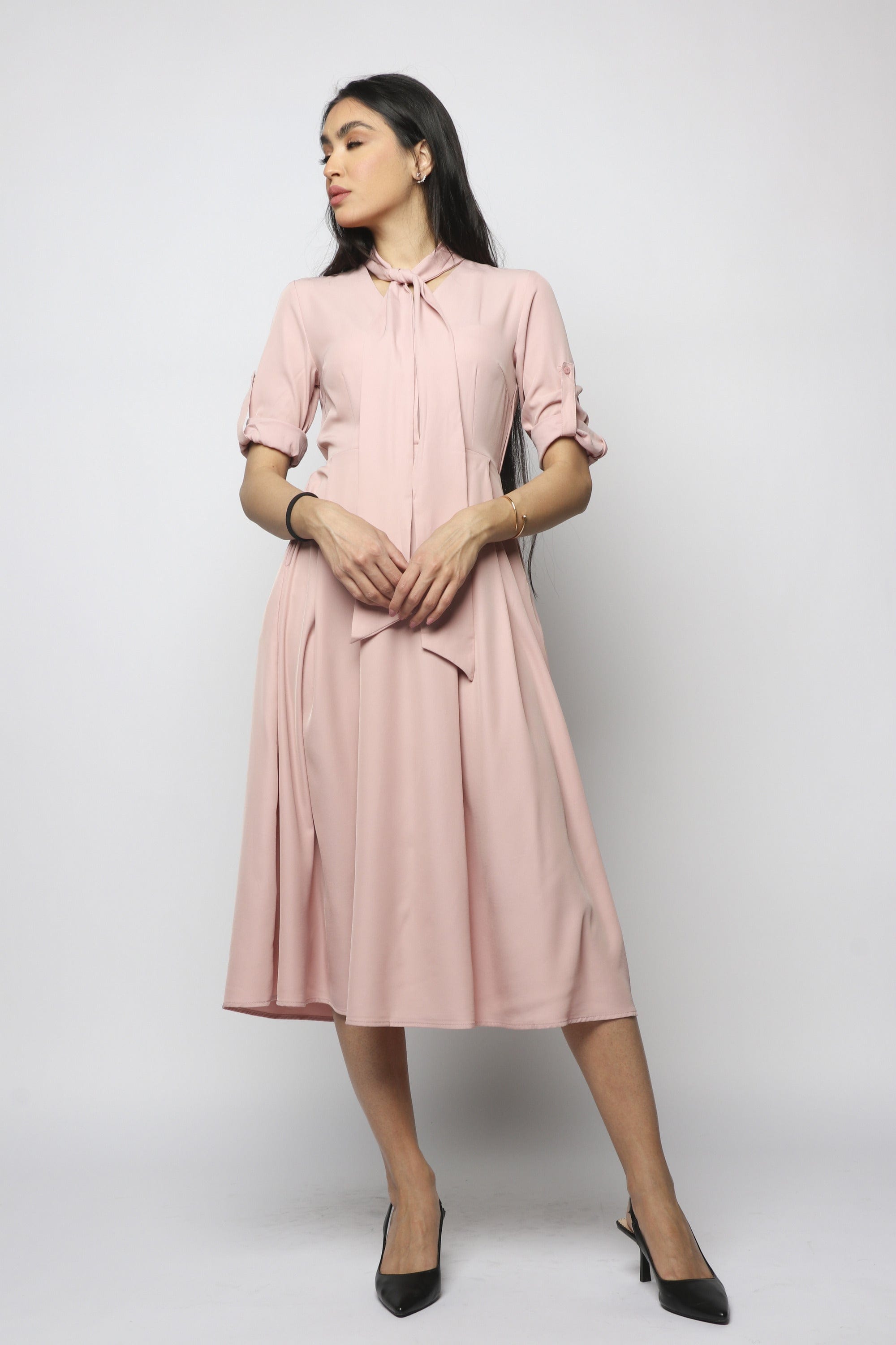 نتشي فستان ميدي سادة بربطة عنق كم طويل مزودة بزر وقابلة للتعديل