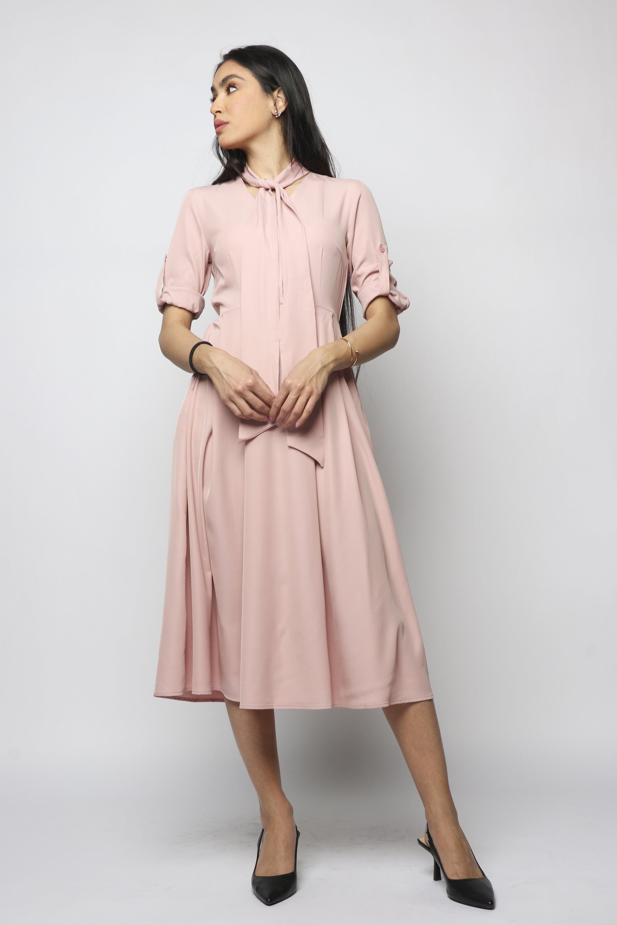 نتشي فستان ميدي سادة بربطة عنق كم طويل مزودة بزر وقابلة للتعديل