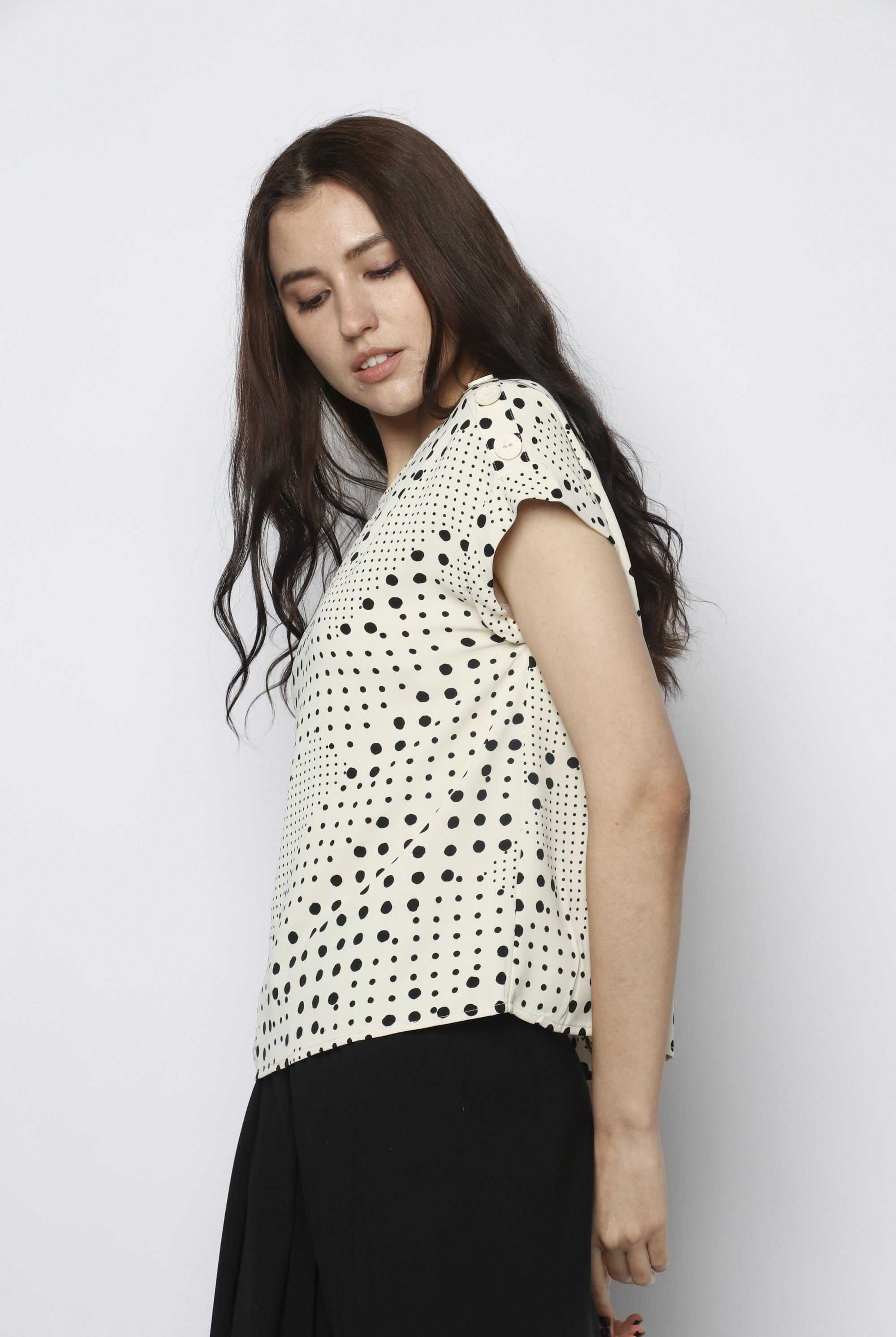 نتشي بلوزة منقطة ناعمة بأكمام قصير نسائي