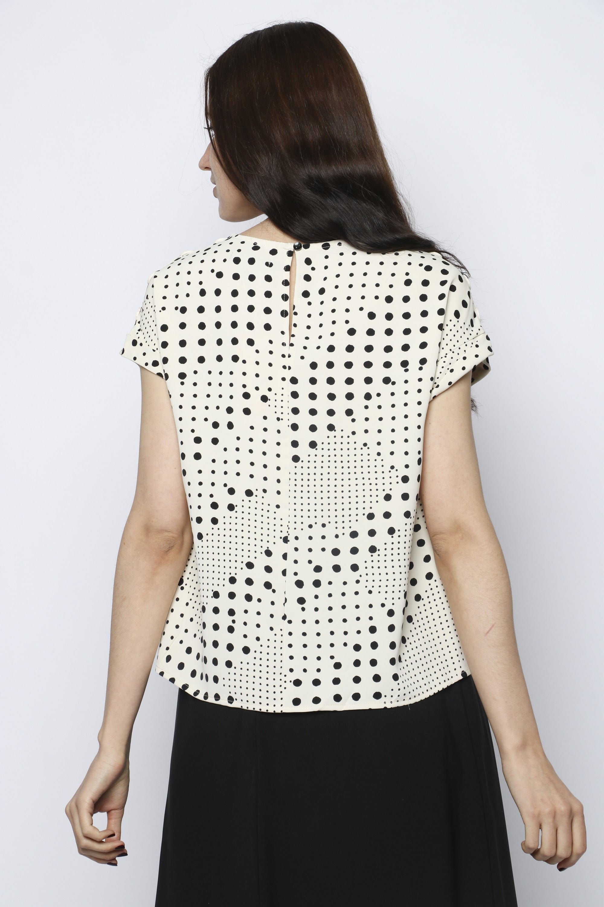 نتشي بلوزة منقطة ناعمة بأكمام قصير نسائي