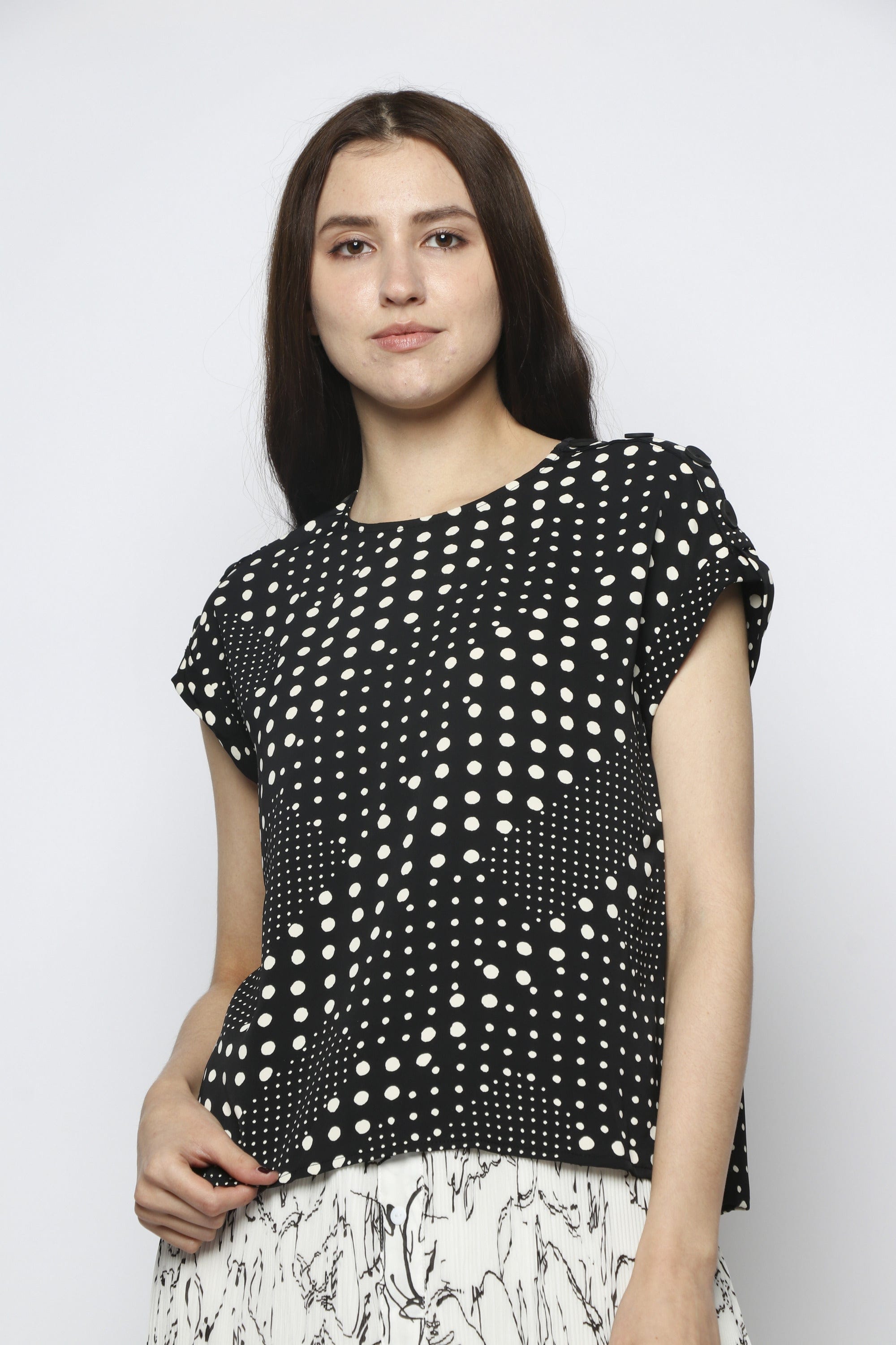 نتشي بلوزة منقطة ناعمة بأكمام قصير نسائي