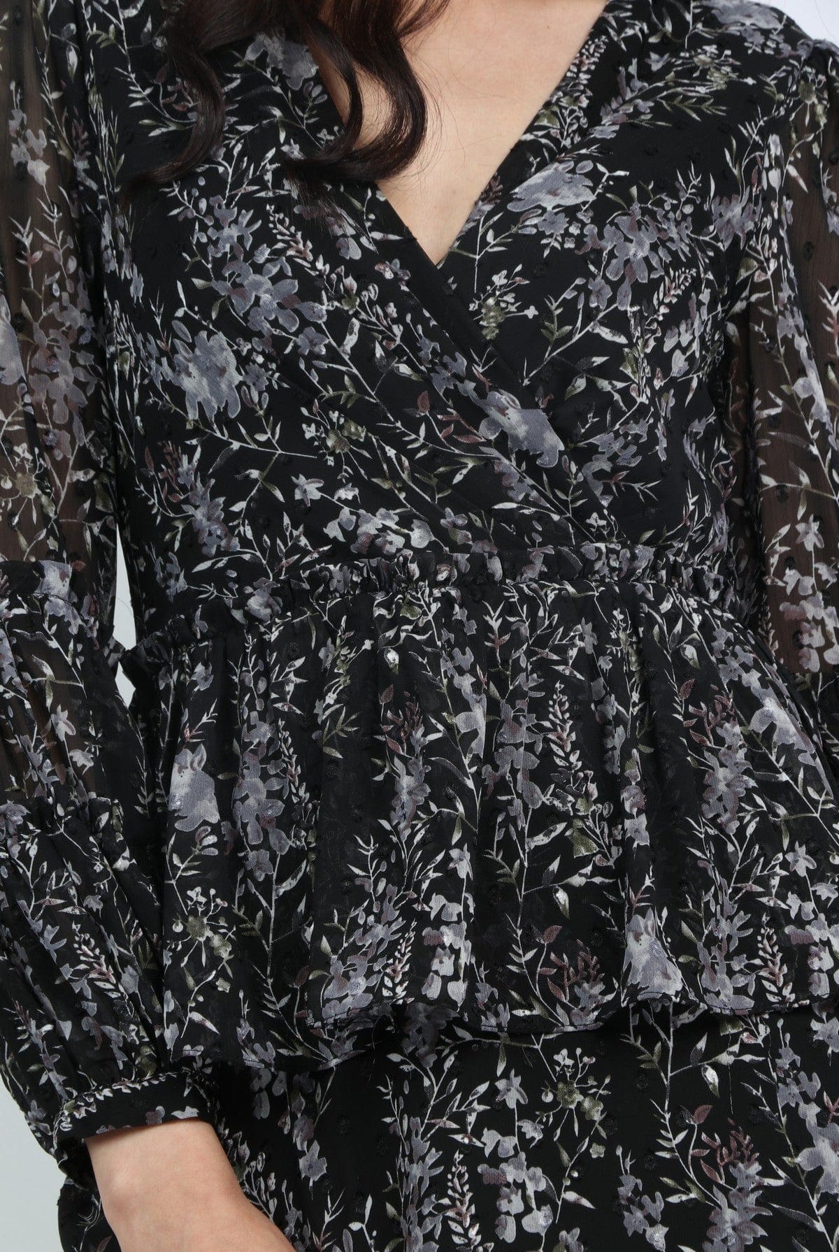 نتشي فستان ماكسي بفتحة صدر عميقه وأستك مطاطي علي الخصر