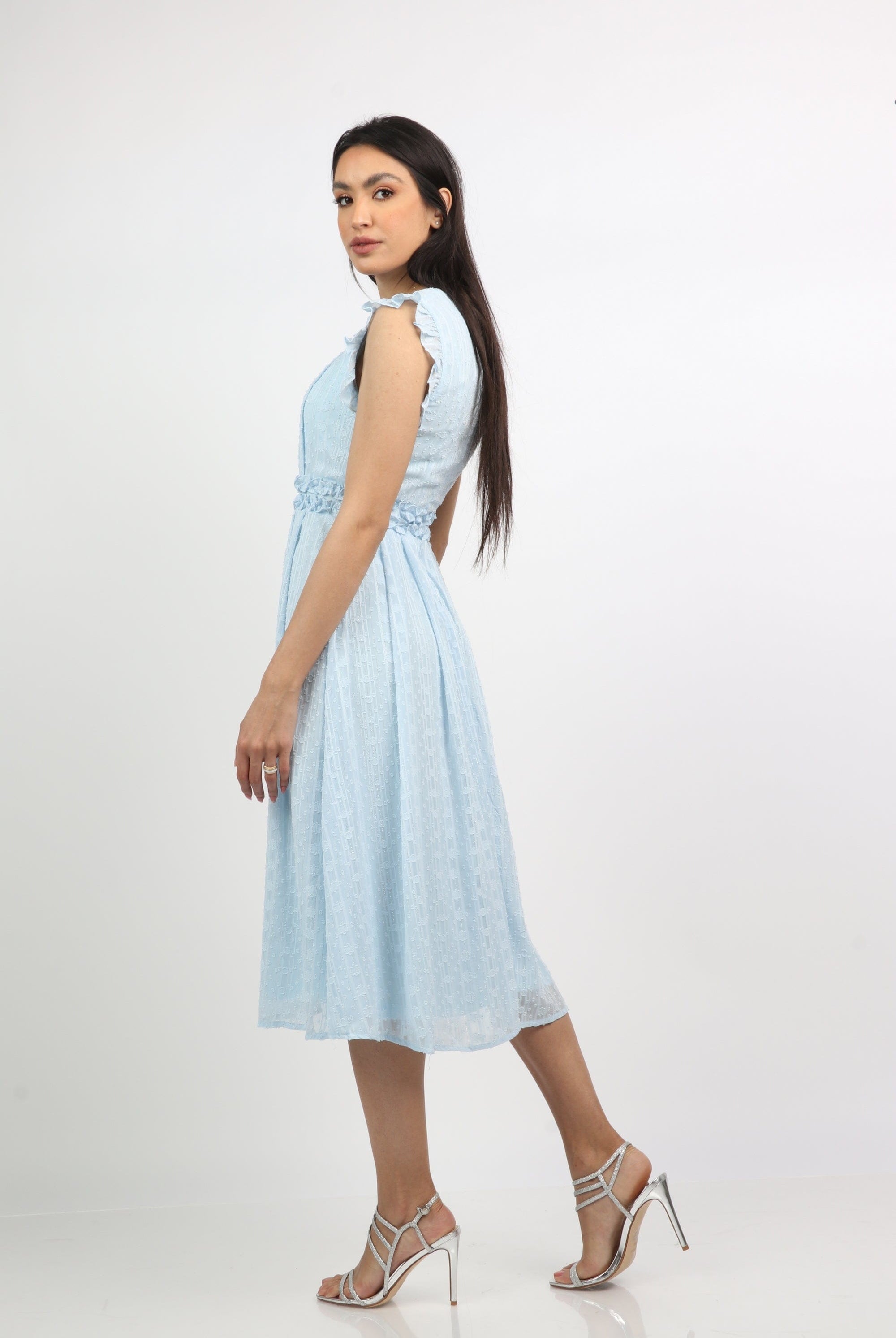 نتشي فستان ميدي بأكمام فراشة ورقبة دائرية