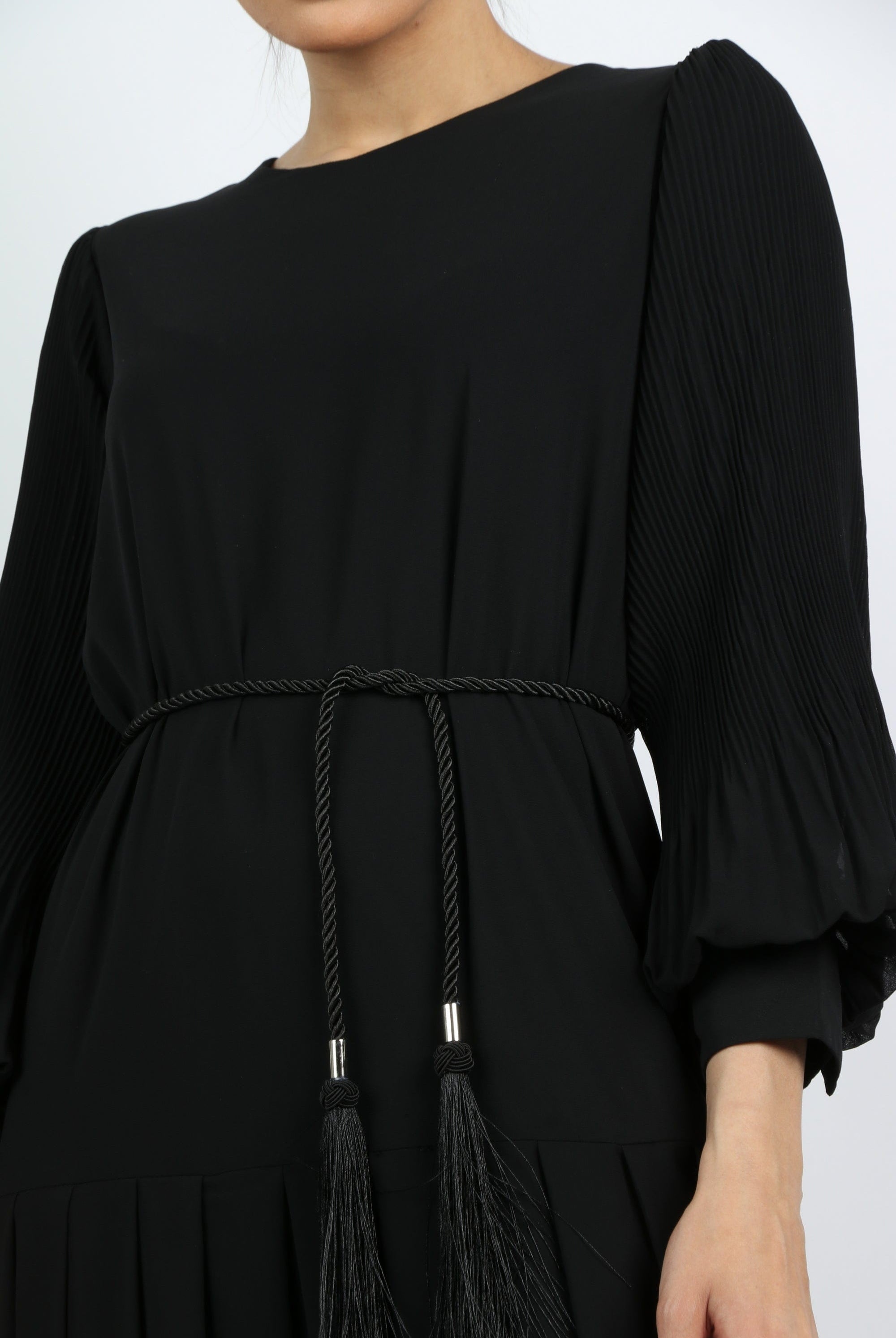 نتشي فستان طويل بحزام خصر باكمام بف بكسرات طويلة