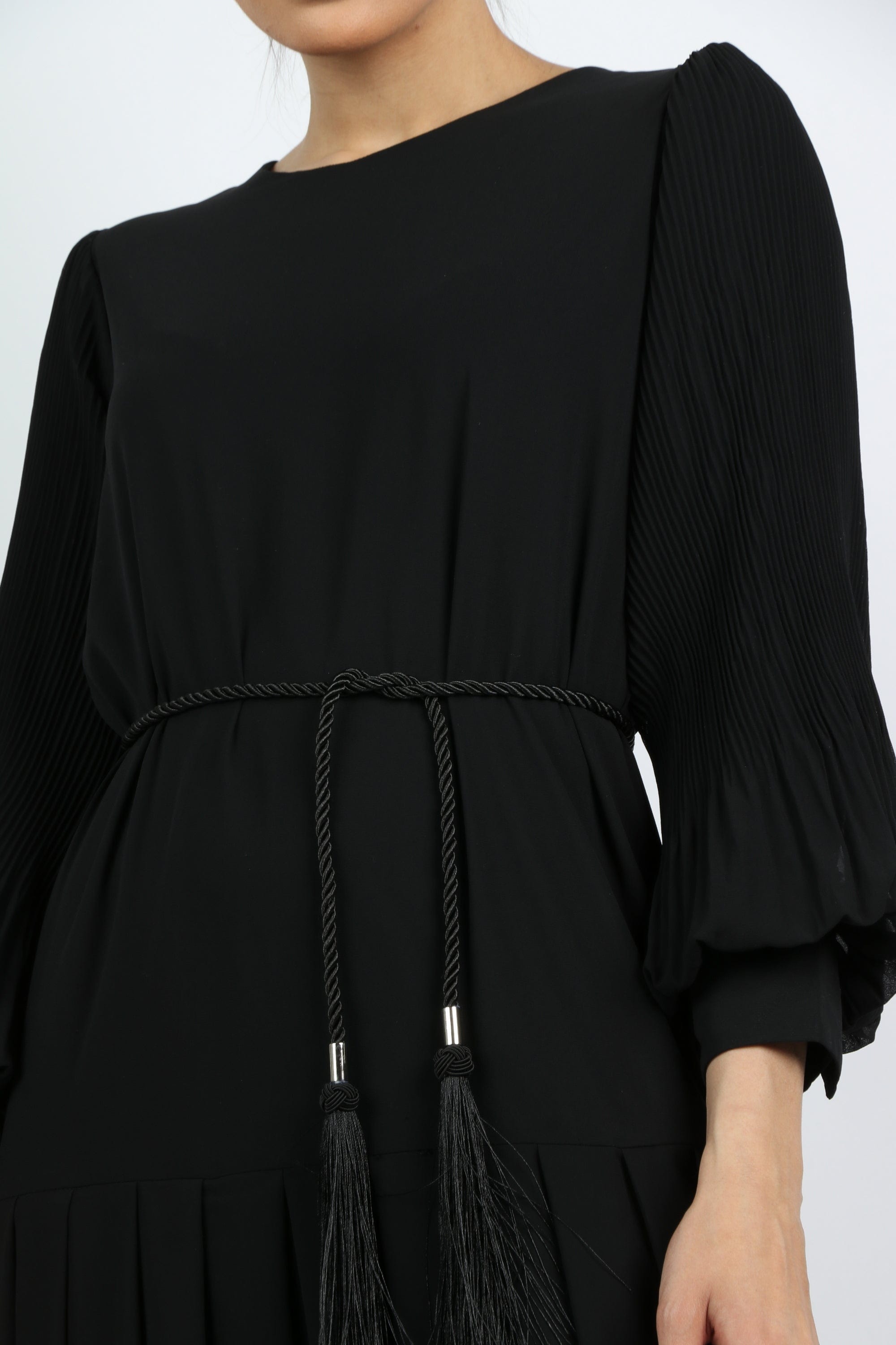 نتشي فستان طويل بحزام خصر باكمام بف بكسرات طويلة