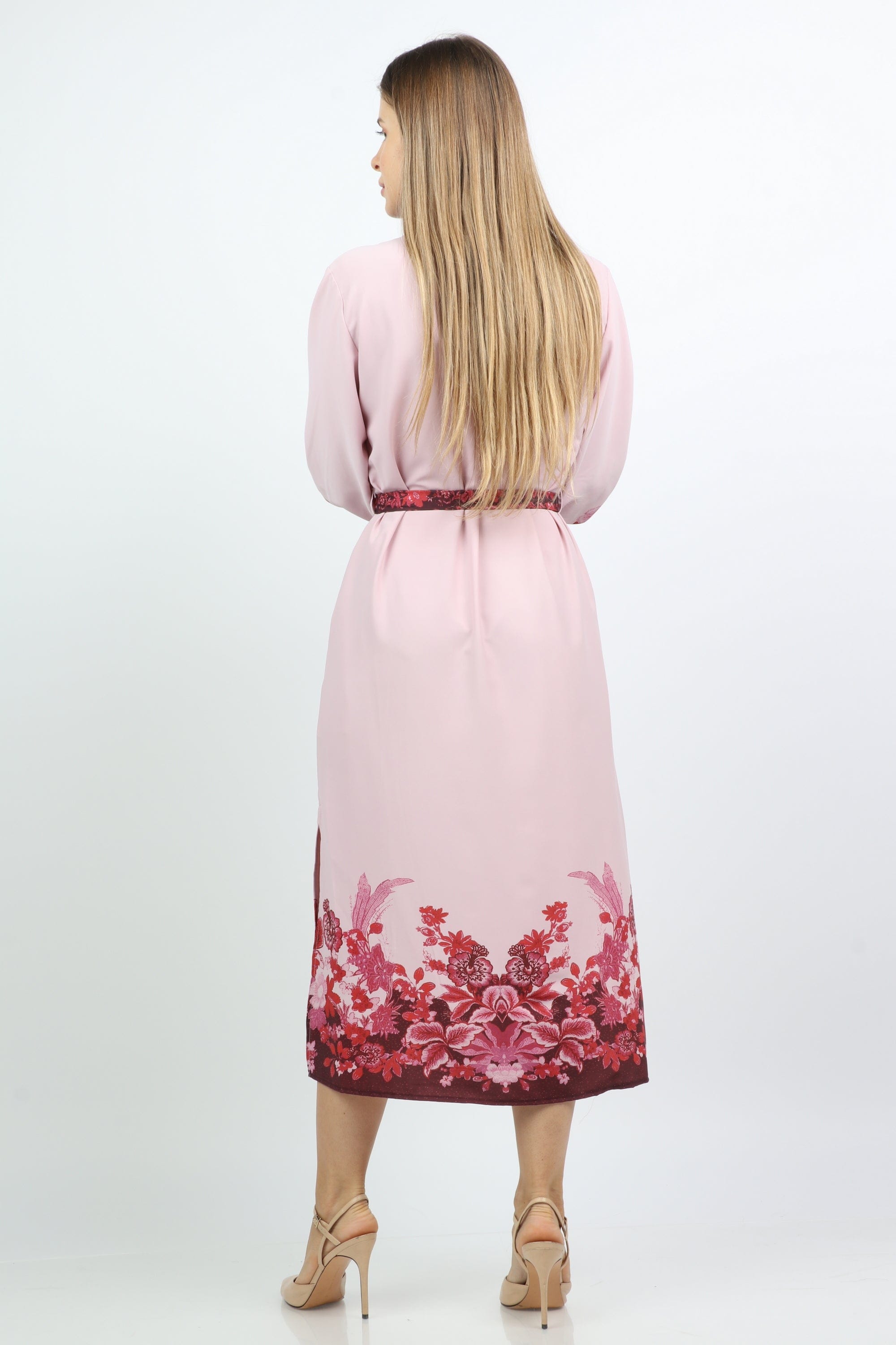 ูุชุดู ูุณุชุงู ู
ูุฏู ุจุญุฒุงู
ูููููุฉ ุจููุดุฉ ูุฑุฏ ุจุฃูู
ุงู
ุจู ุทูููุฉ