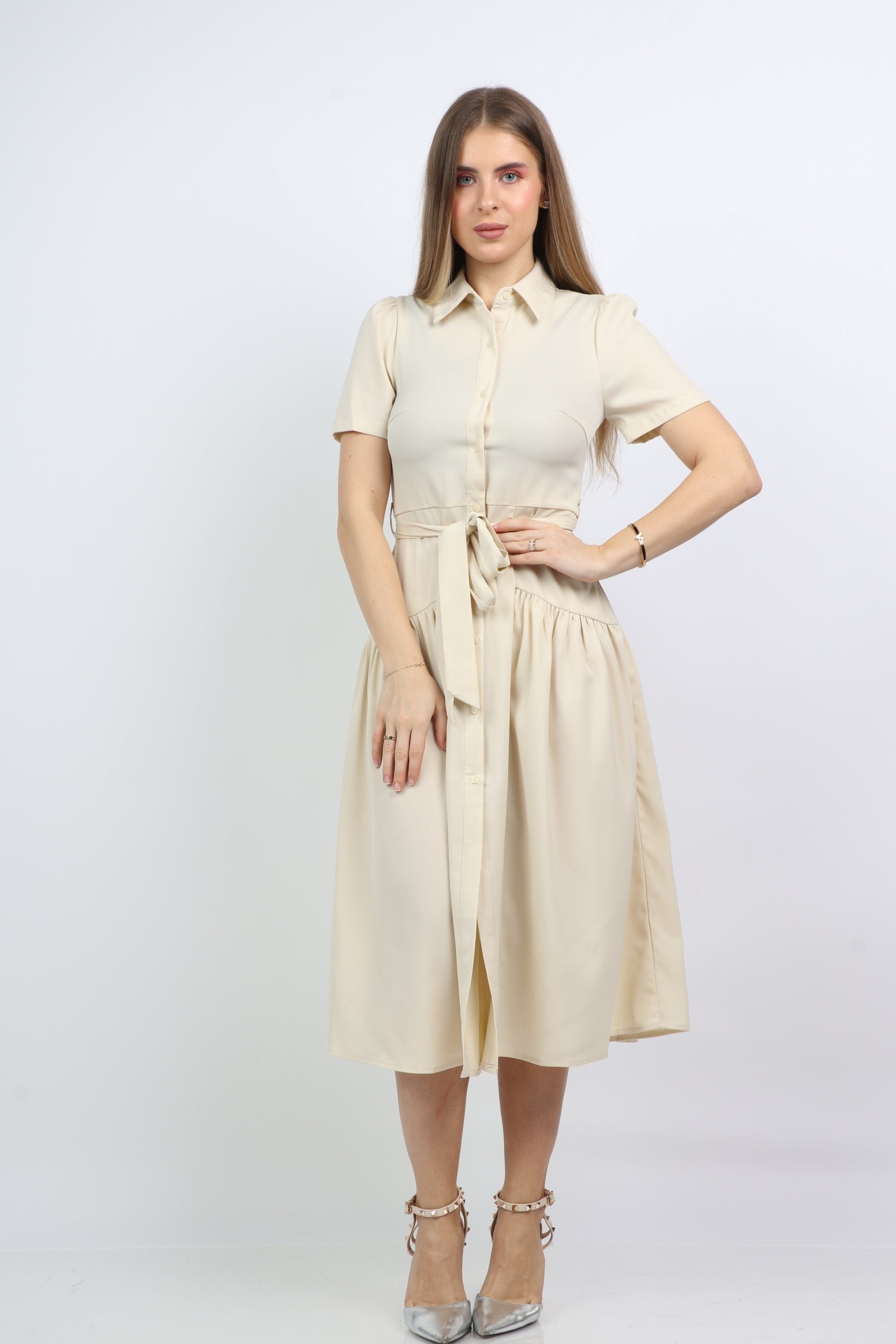 نتشي فستان ميدي قميص بياقة وربطة خصر بكم قصير